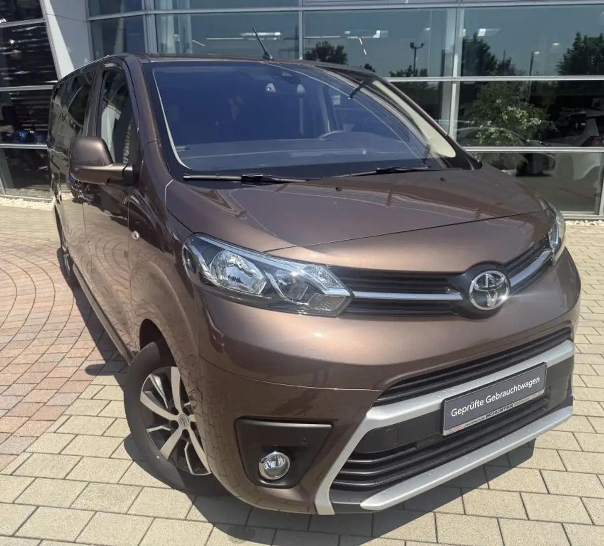 Toyota Proace 2,0-l-D-4D L2 (9-Si.) Verso Shuttle Comfort 5 türe Braun - 2