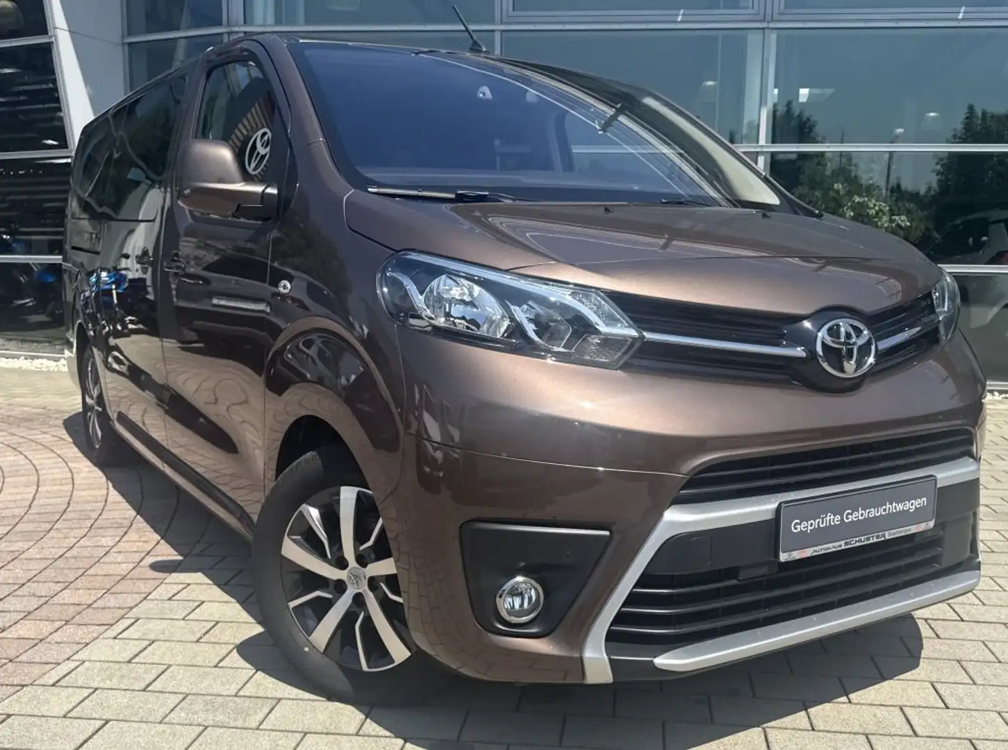 Toyota Proace 2,0-l-D-4D L2 (9-Si.) Verso Shuttle Comfort 5 türe Braun - 1