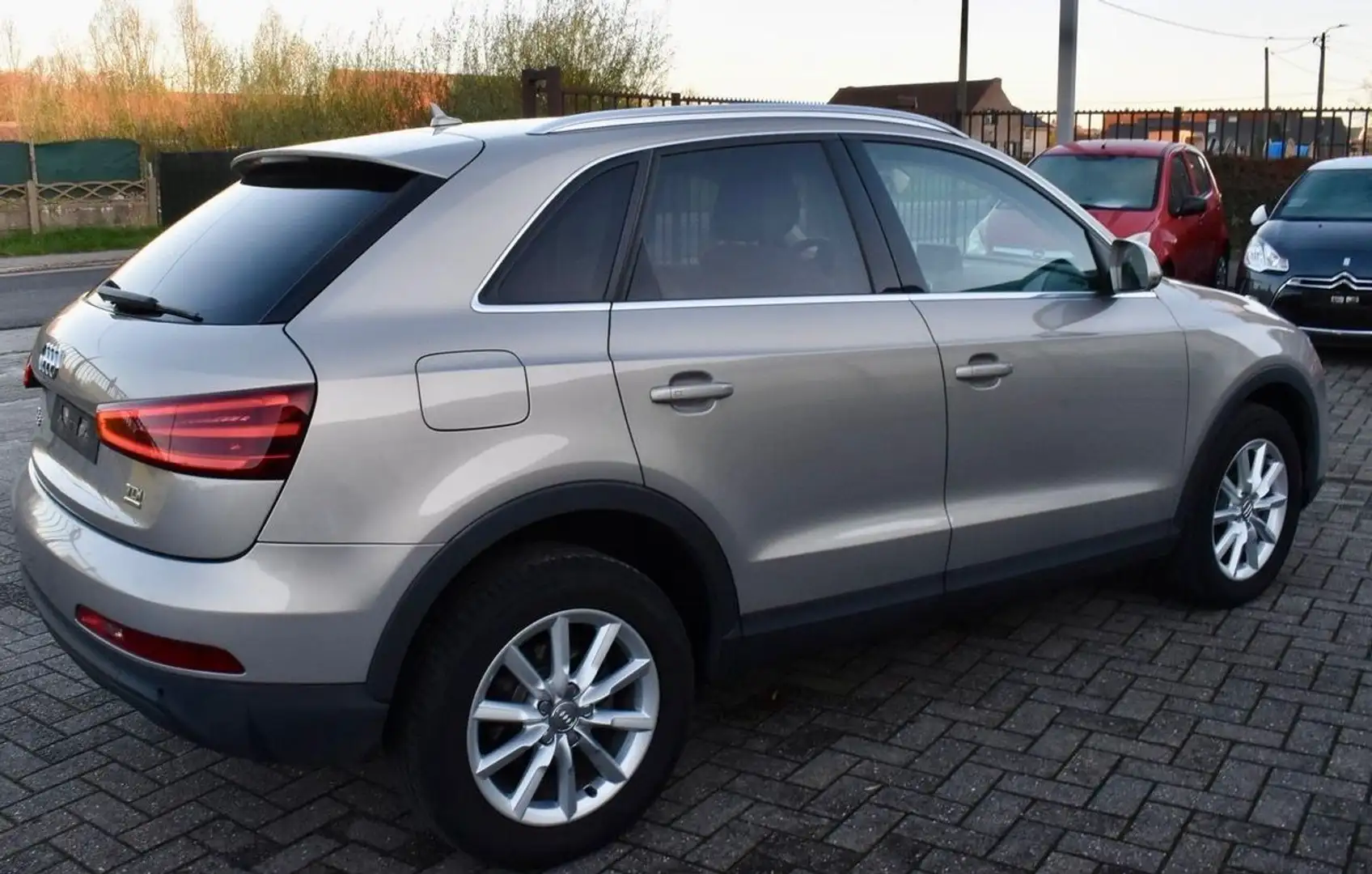 Audi Q3 2.0 TDI 140CH QUATTRO S TRONIC 7 / FACTURE ENTRETIEN DISPO / DISTRIBUTION NEUVE Beige - 2