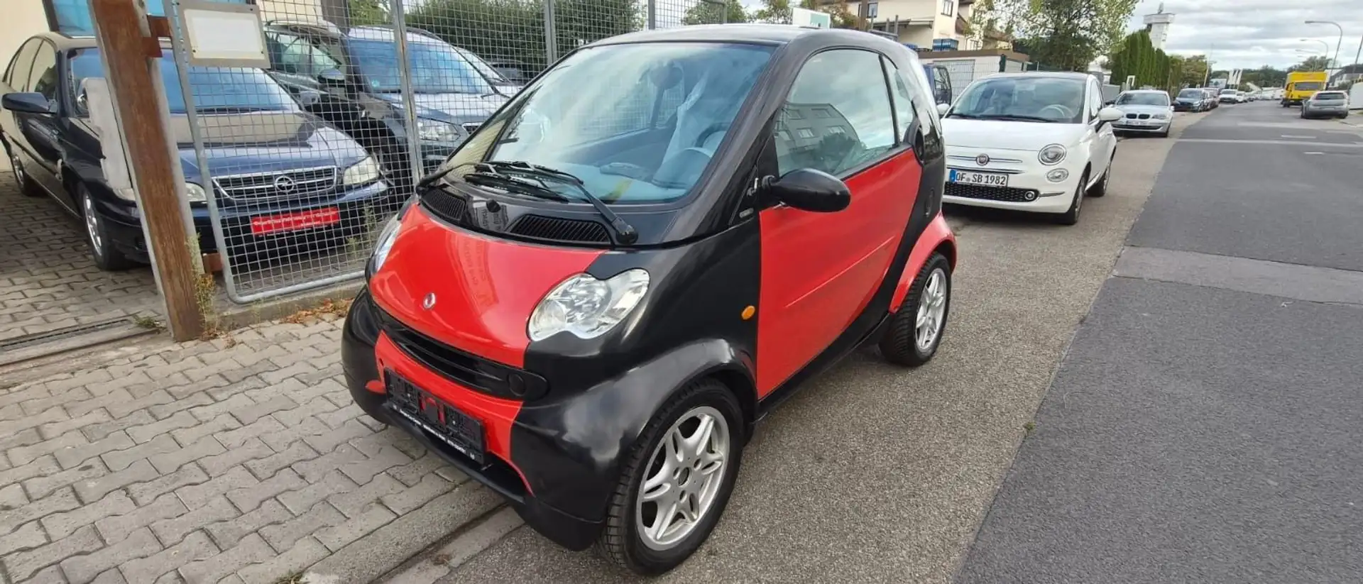 smart forTwo fortwo coupe Basis Schwarz - 1