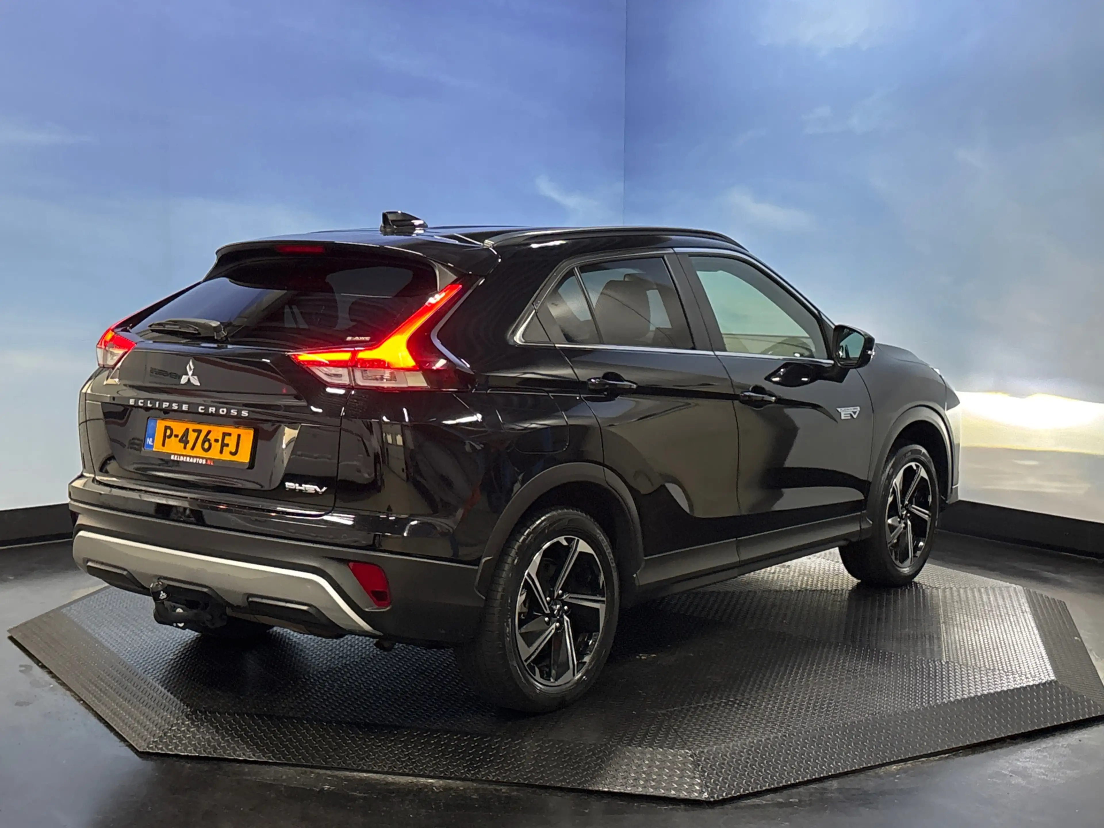 Mitsubishi Eclipse Cross 2.4 PHEV Intense+ Trekhaak, Carplay, Camera — photo 4