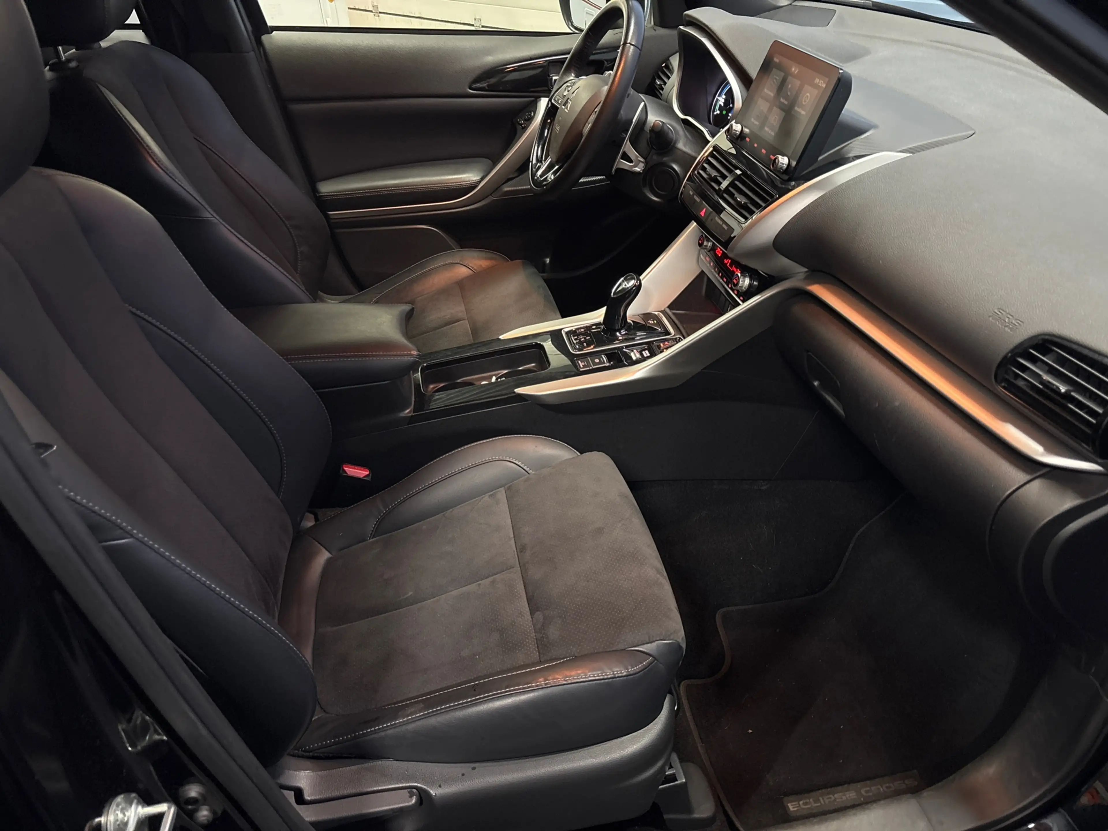Mitsubishi Eclipse Cross 2.4 PHEV Intense+ Trekhaak, Carplay, Camera — photo 24