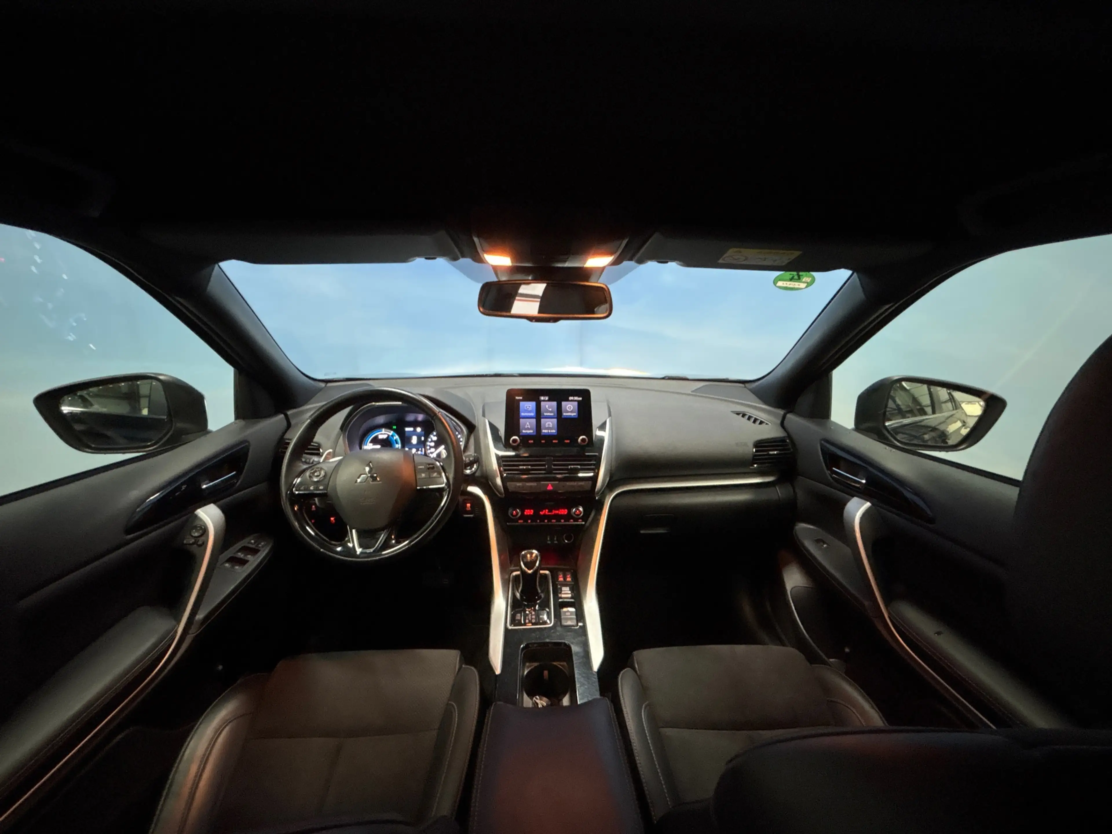 Mitsubishi Eclipse Cross 2.4 PHEV Intense+ Trekhaak, Carplay, Camera — photo 2