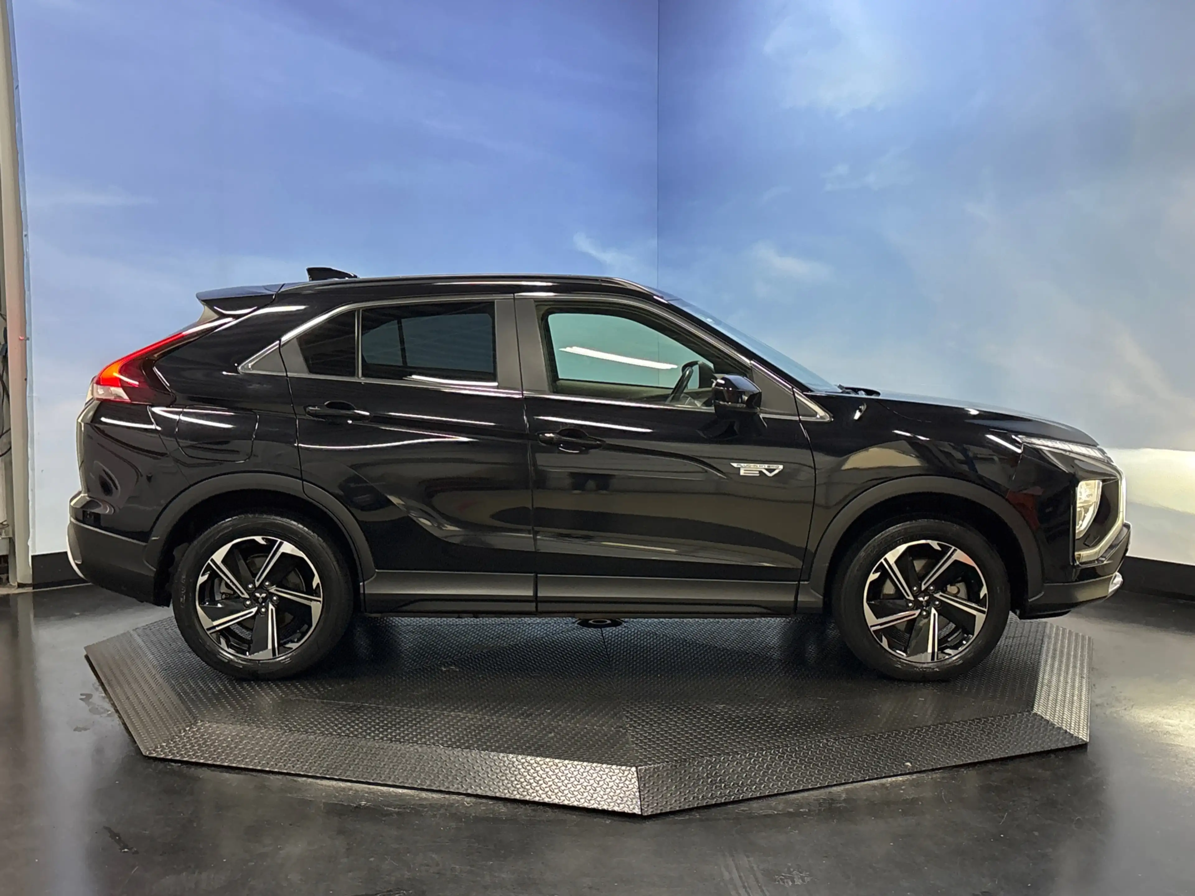Mitsubishi Eclipse Cross 2.4 PHEV Intense+ Trekhaak, Carplay, Camera — photo 5