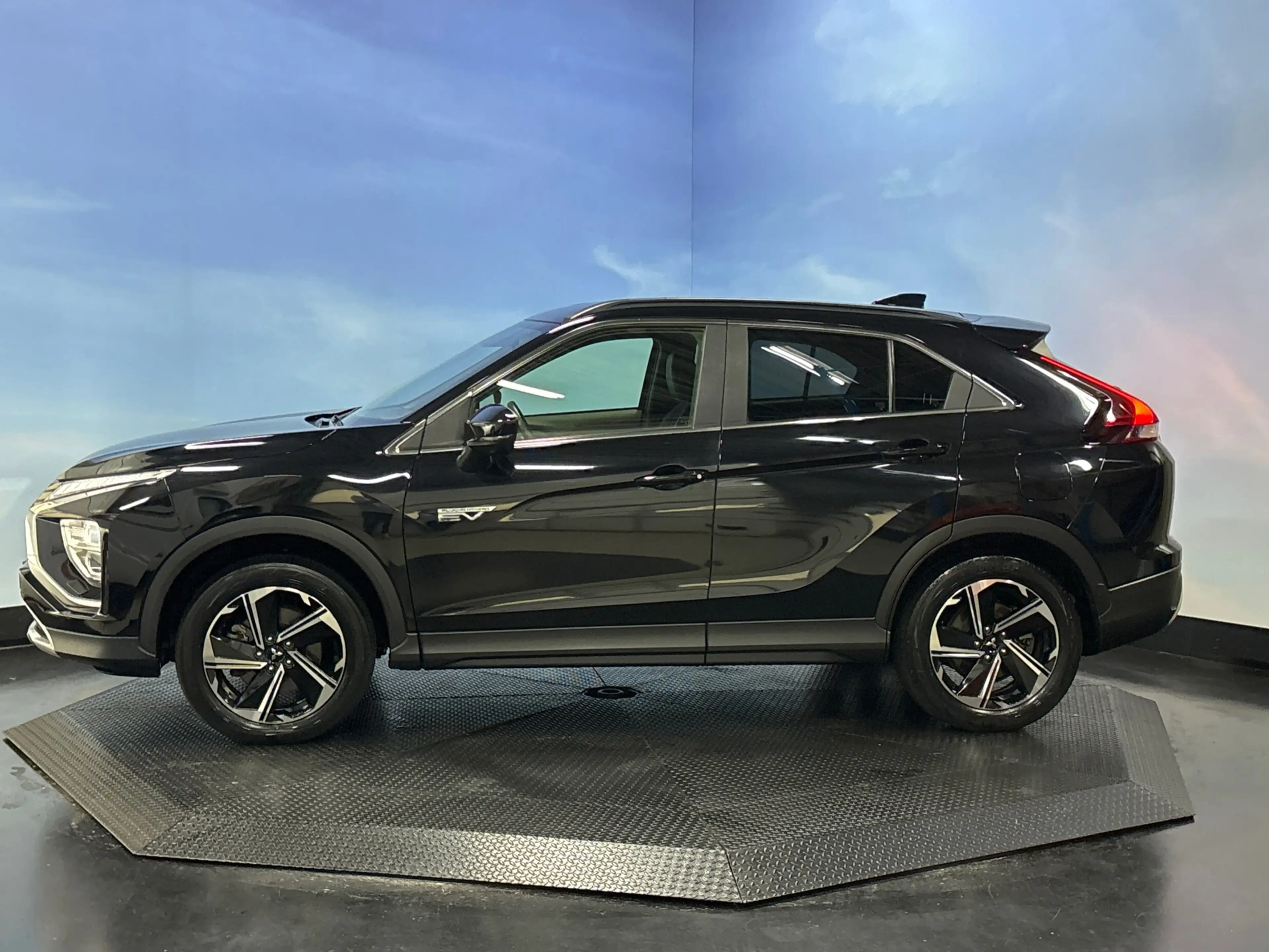 Mitsubishi Eclipse Cross 2.4 PHEV Intense+ Trekhaak, Carplay, Camera — photo 8