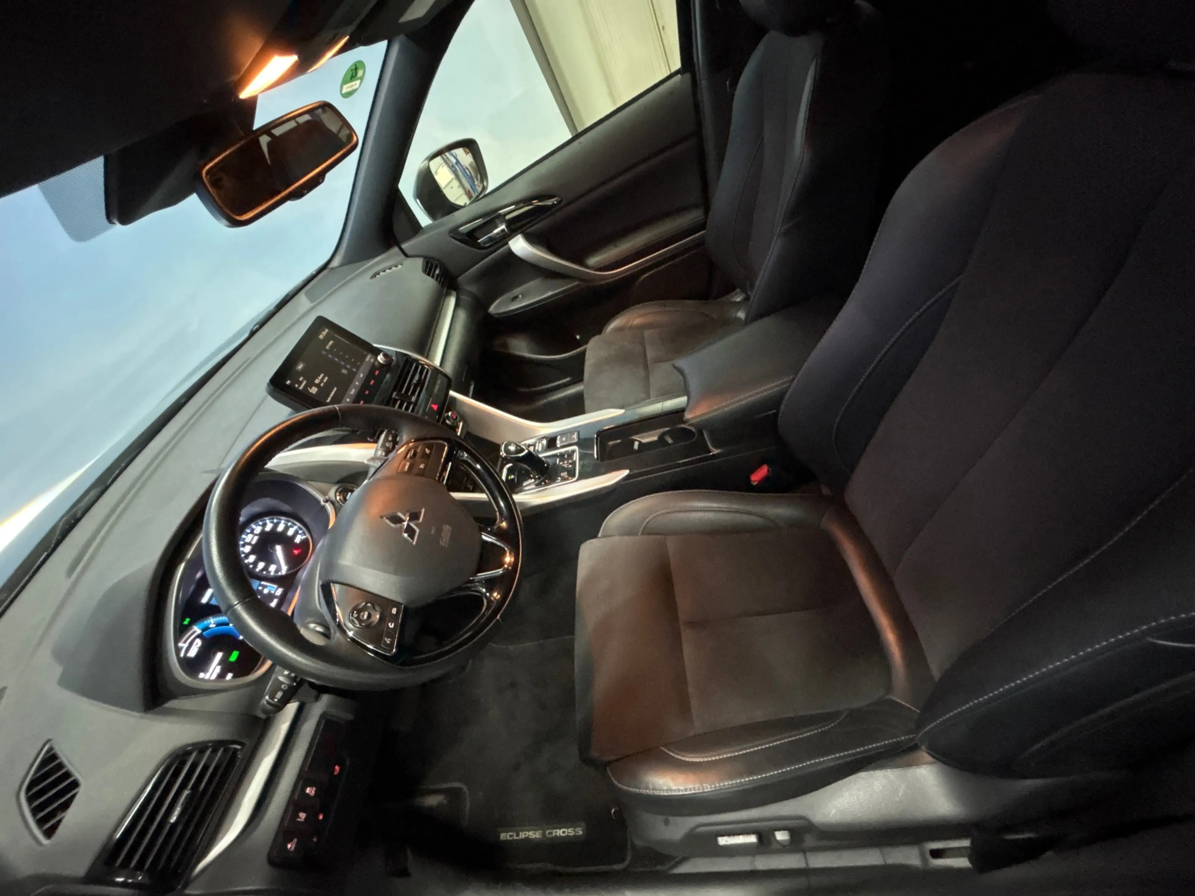 Mitsubishi Eclipse Cross 2.4 PHEV Intense+ Trekhaak, Carplay, Camera — photo 11