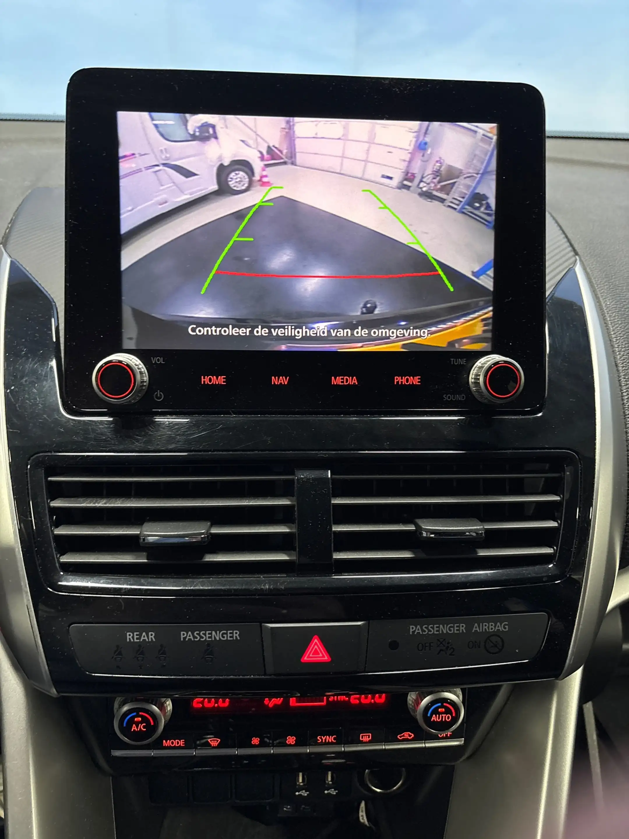 Mitsubishi Eclipse Cross 2.4 PHEV Intense+ Trekhaak, Carplay, Camera — photo 17