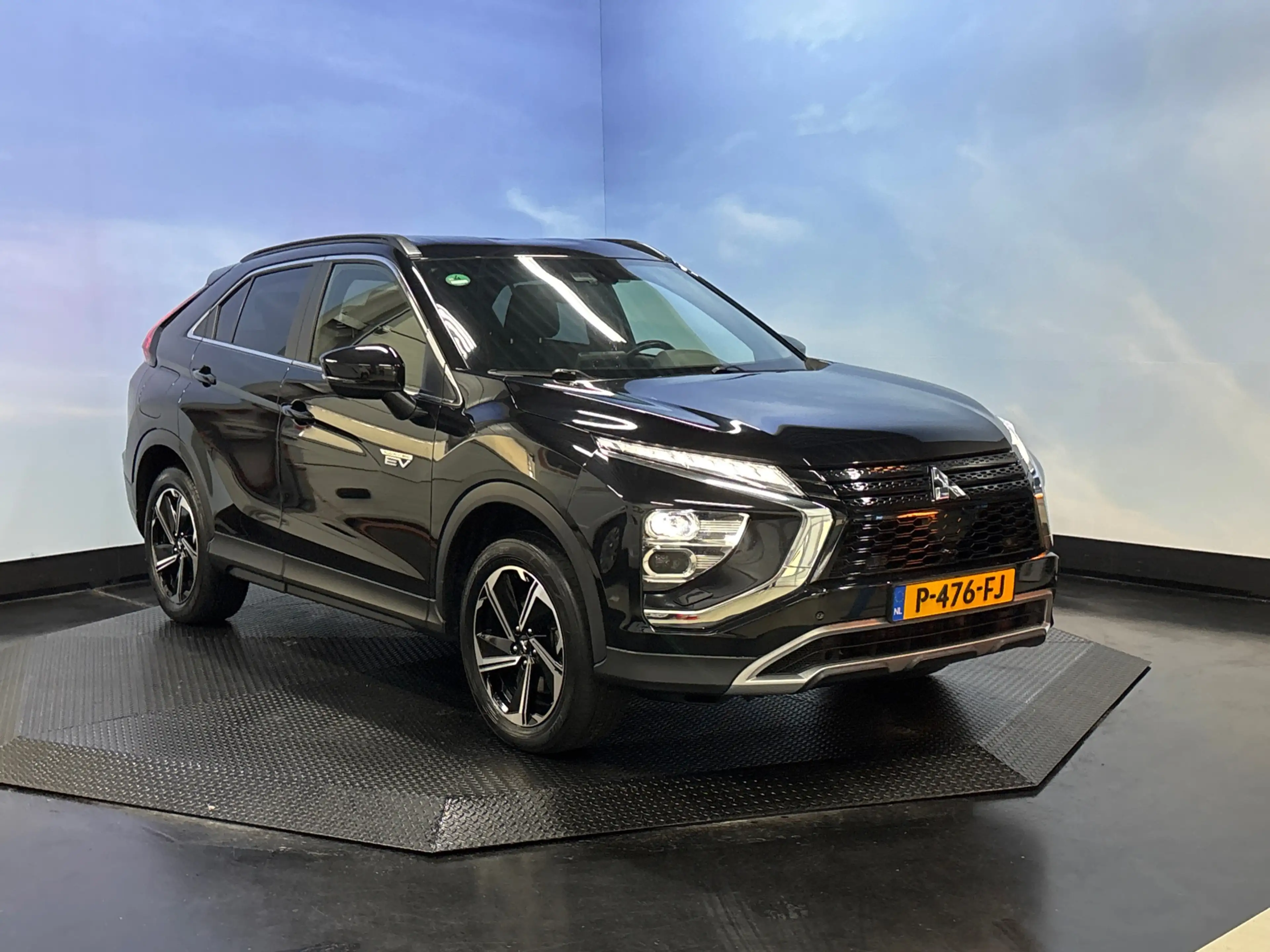 Mitsubishi Eclipse Cross 2.4 PHEV Intense+ Trekhaak, Carplay, Camera — photo 6