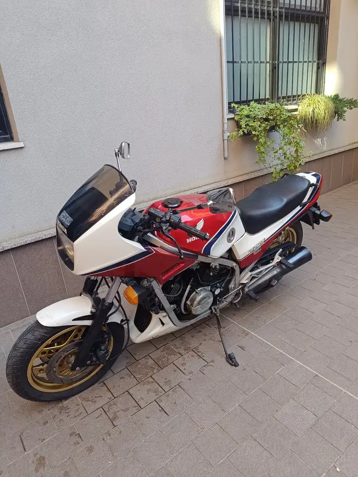 Honda VF 750