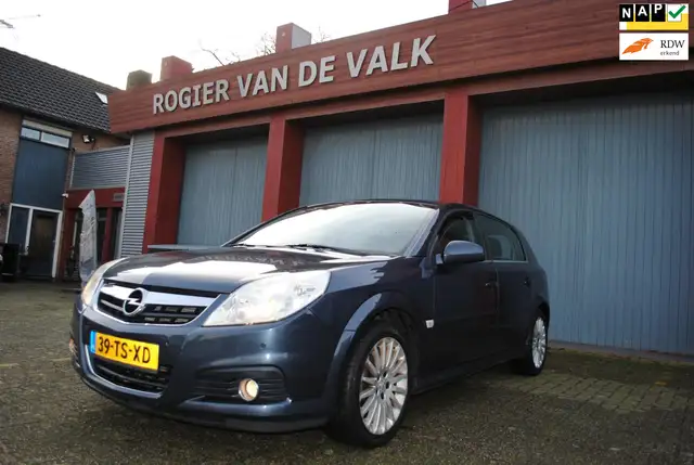 Opel Signum 2.2-16V Executive