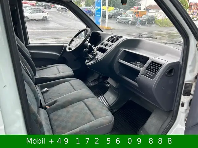 Mercedes-Benz Vito view 3