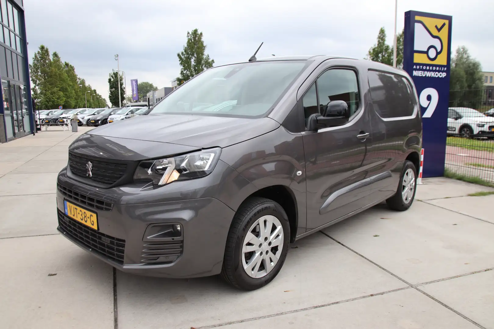 Peugeot Partner 1.5 B-Hdi Asphalt 3 pers. Carplay-Camera, Leder, S Grijs - 1