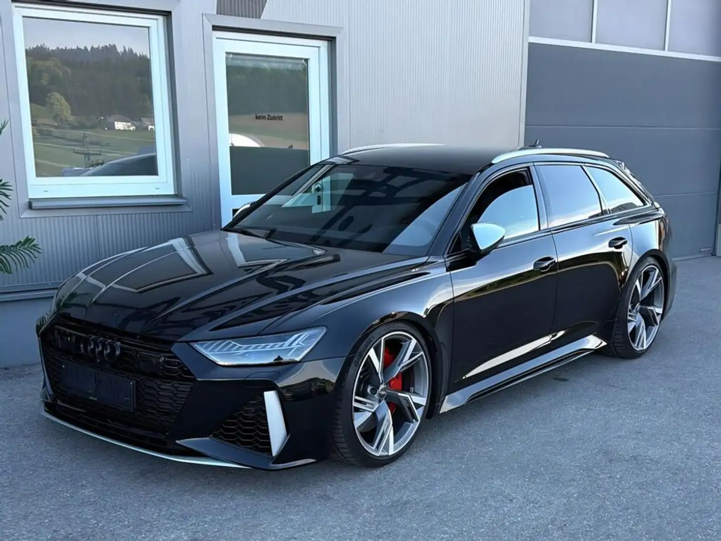 Audi RS6 Avant 4,0 TFSI Quattro Schwarz - 1
