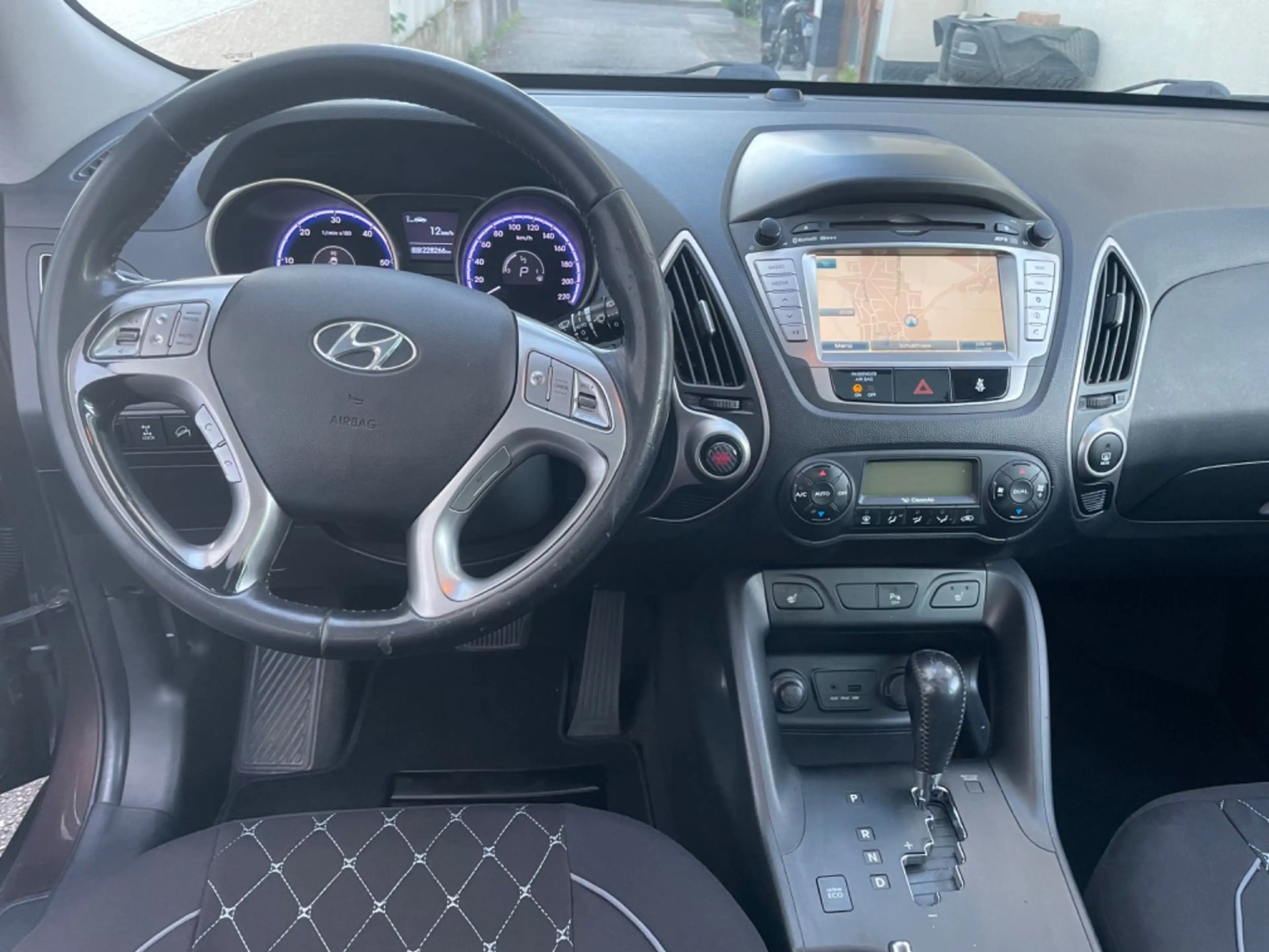 Hyundai iX35 CRDI Premium AWD AUTOMATIK PANORAMADACH !!! — photo 7