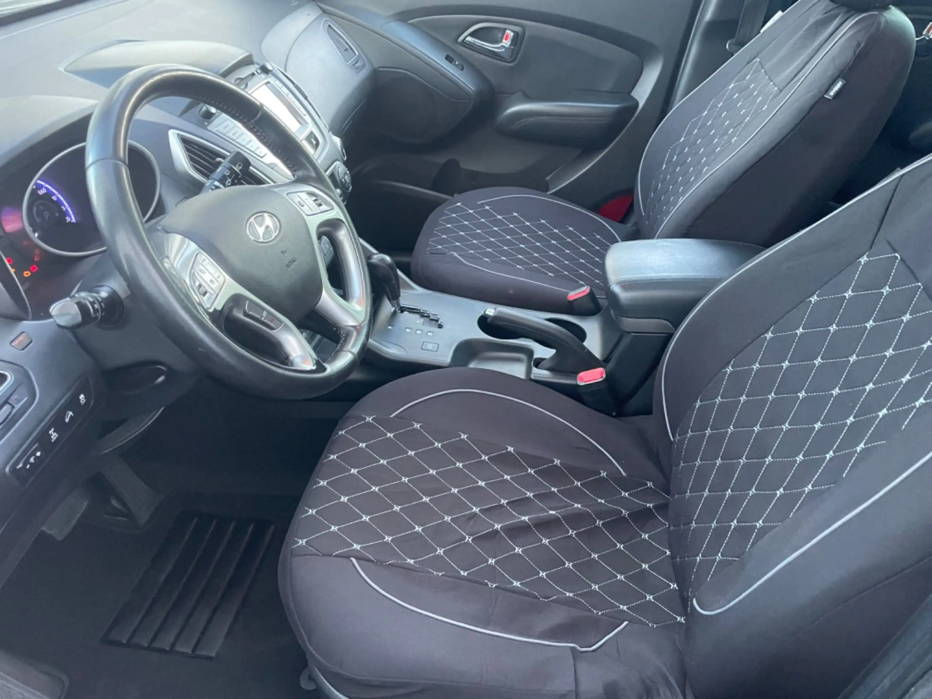 Hyundai iX35 CRDI Premium AWD AUTOMATIK PANORAMADACH !!! — photo 5
