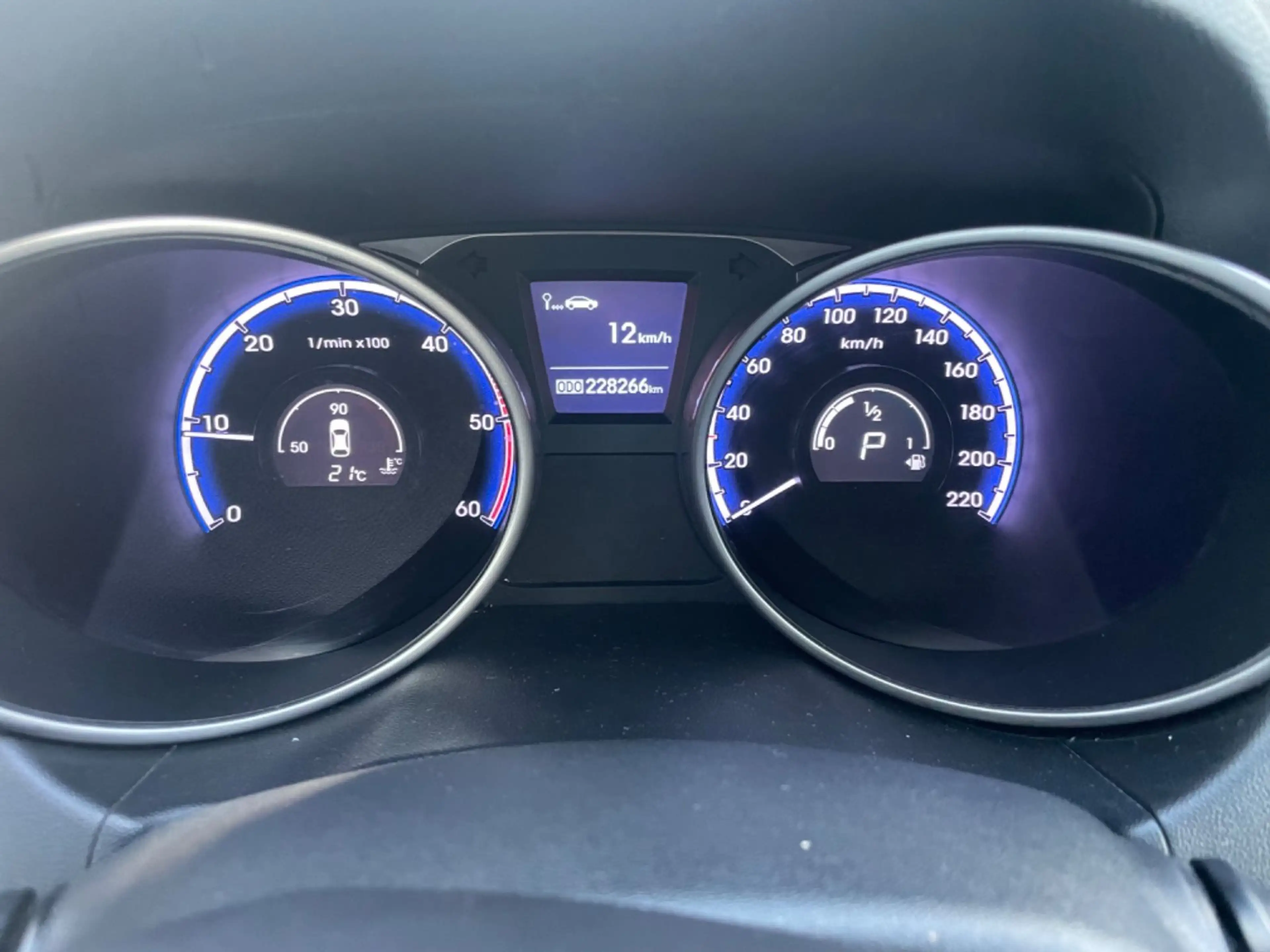 Hyundai iX35 CRDI Premium AWD AUTOMATIK PANORAMADACH !!! — photo 8