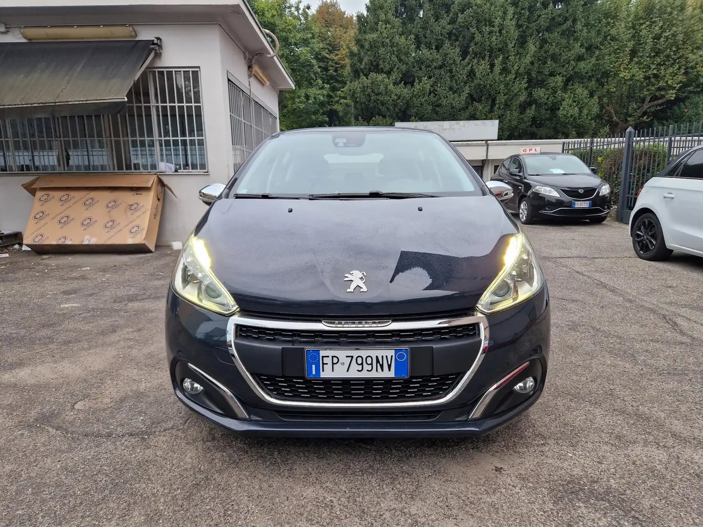 Peugeot 208 5p 1.2 puretech Allure s&s 82cv my18 Grigio - 2