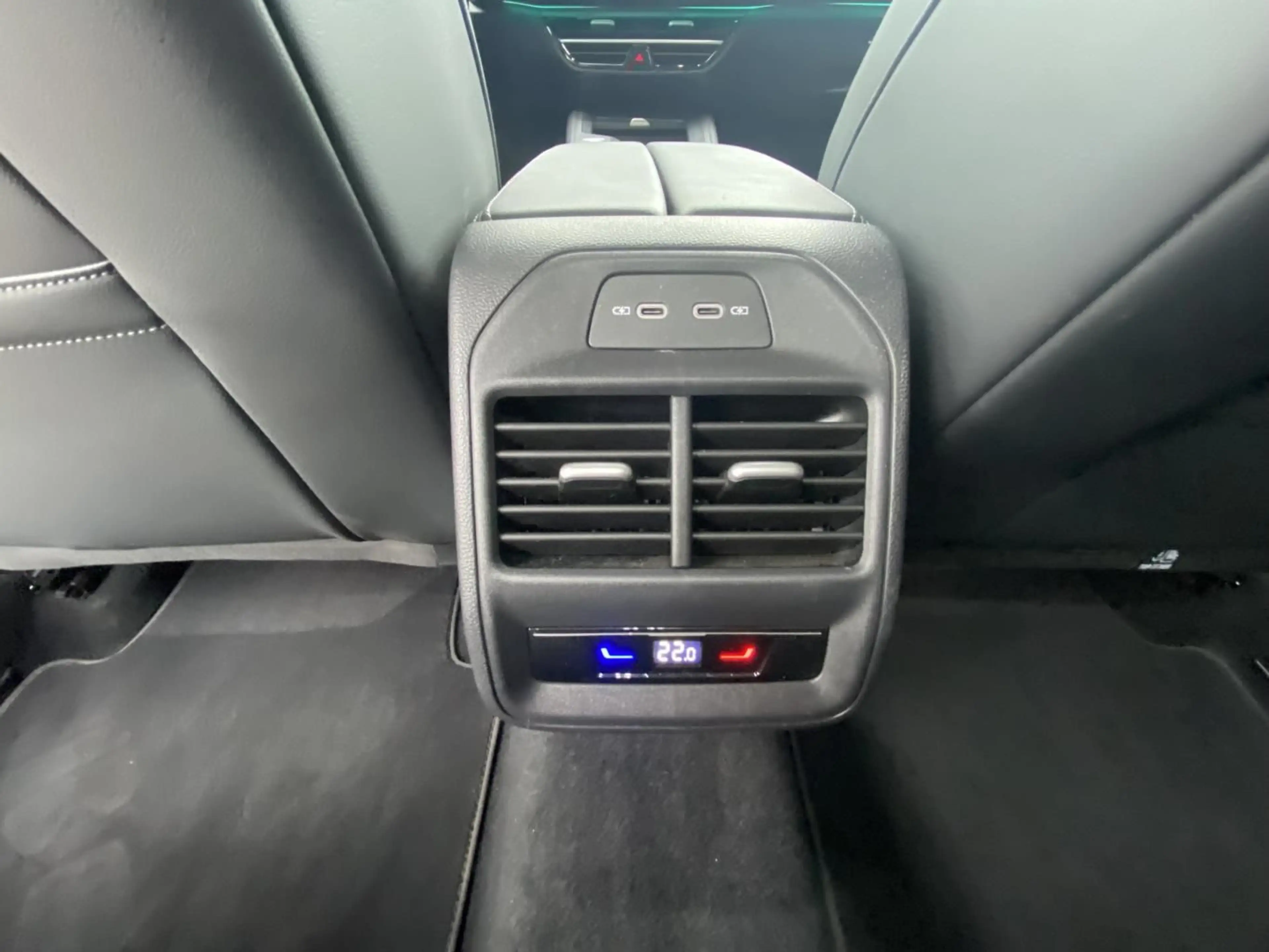 Volkswagen Passat Variant 1.5 TSI DSG Business AHK+HEAD-UP+ — photo 14