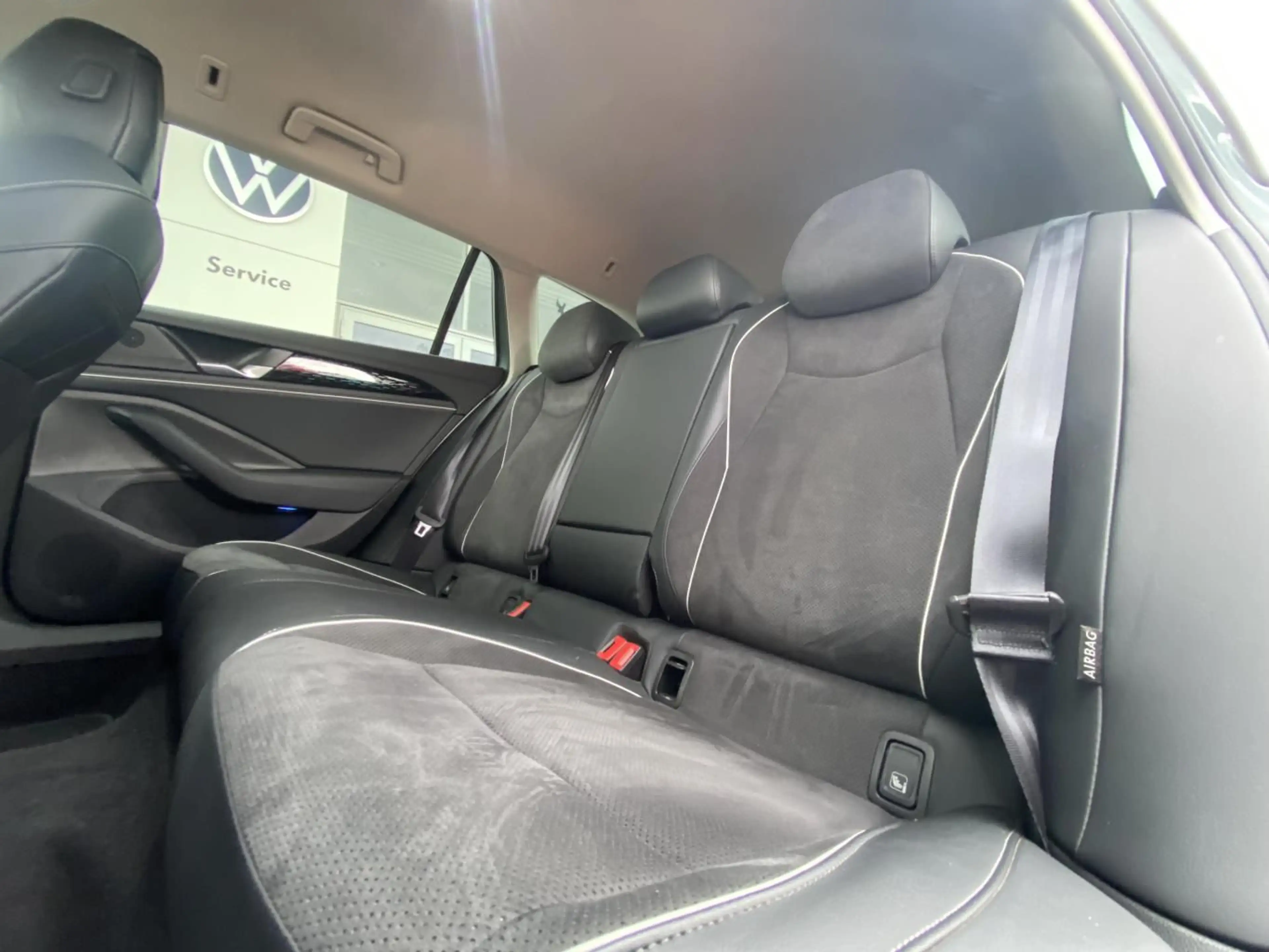 Volkswagen Passat Variant 1.5 TSI DSG Business AHK+HEAD-UP+ — photo 13
