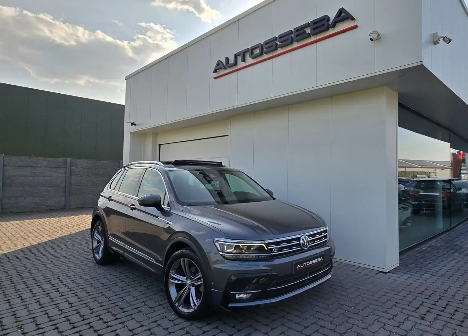 Volkswagen Tiguan 2.0TDI R-Line *PANO/LEDER/CAMERA/GARANTIE* Gris - 1