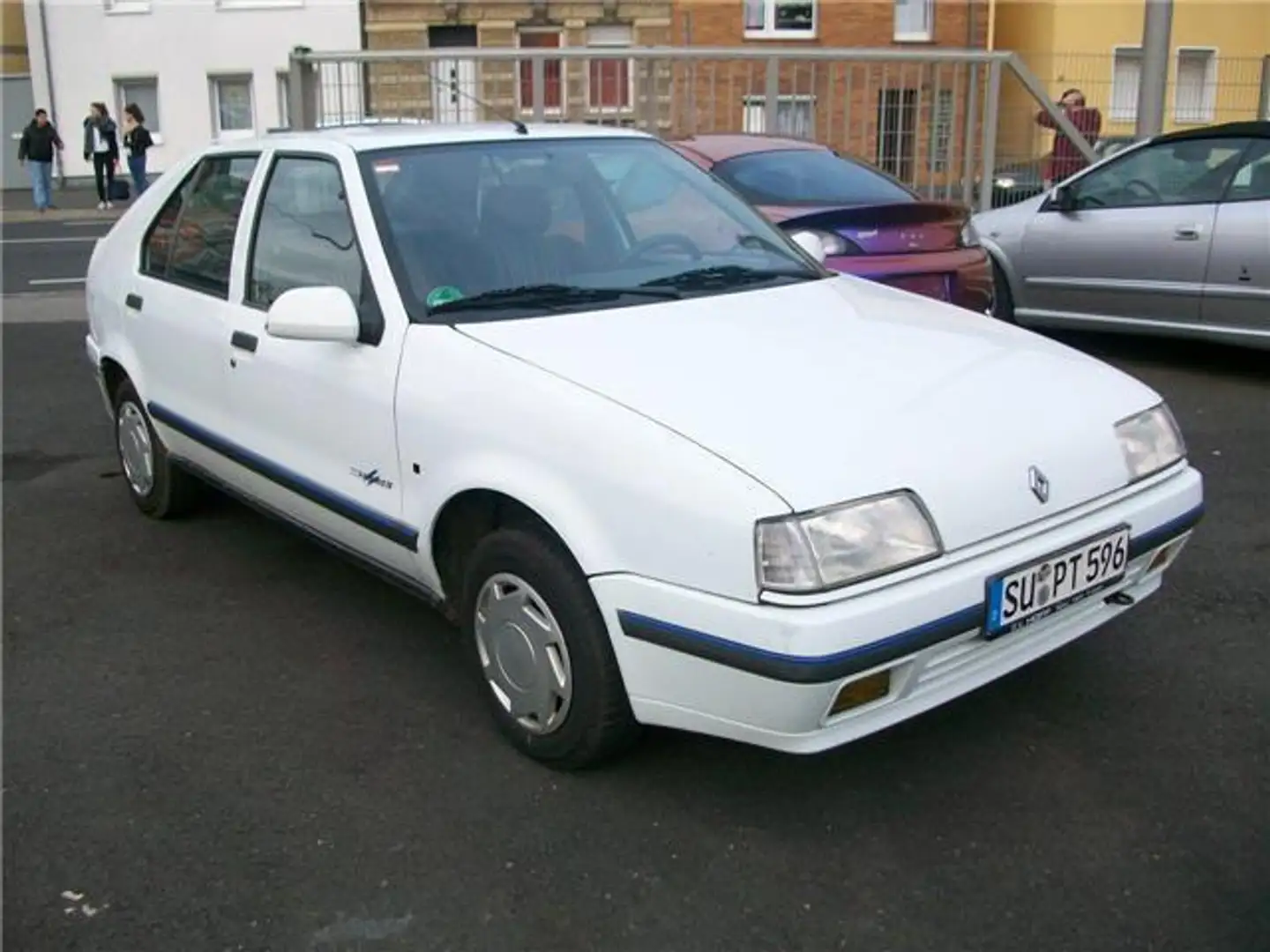 Renault R 19 Top Zustand ohne Rost( TÜV NEU ) Weiß - 1