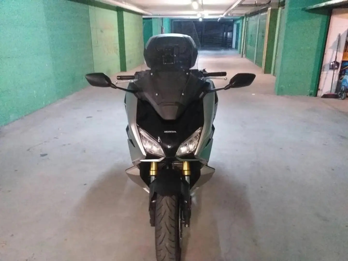 Honda Forza 750 Šedá - 1