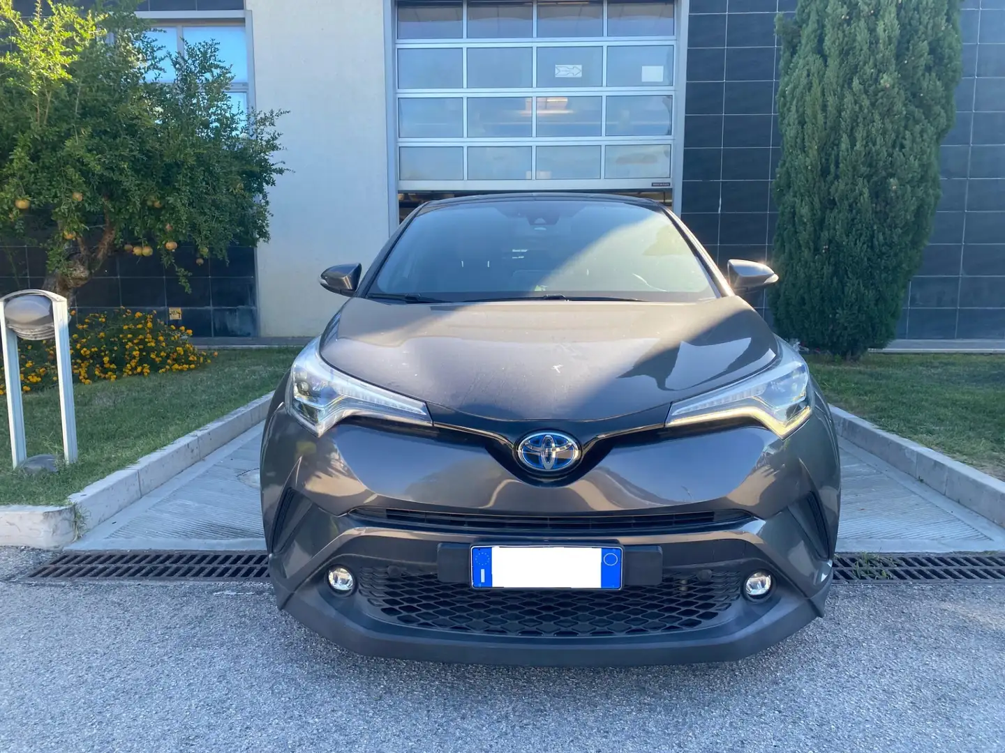 Toyota C-HR C-HR 1.8 Hybrid E-CVT Lounge Grijs - 2