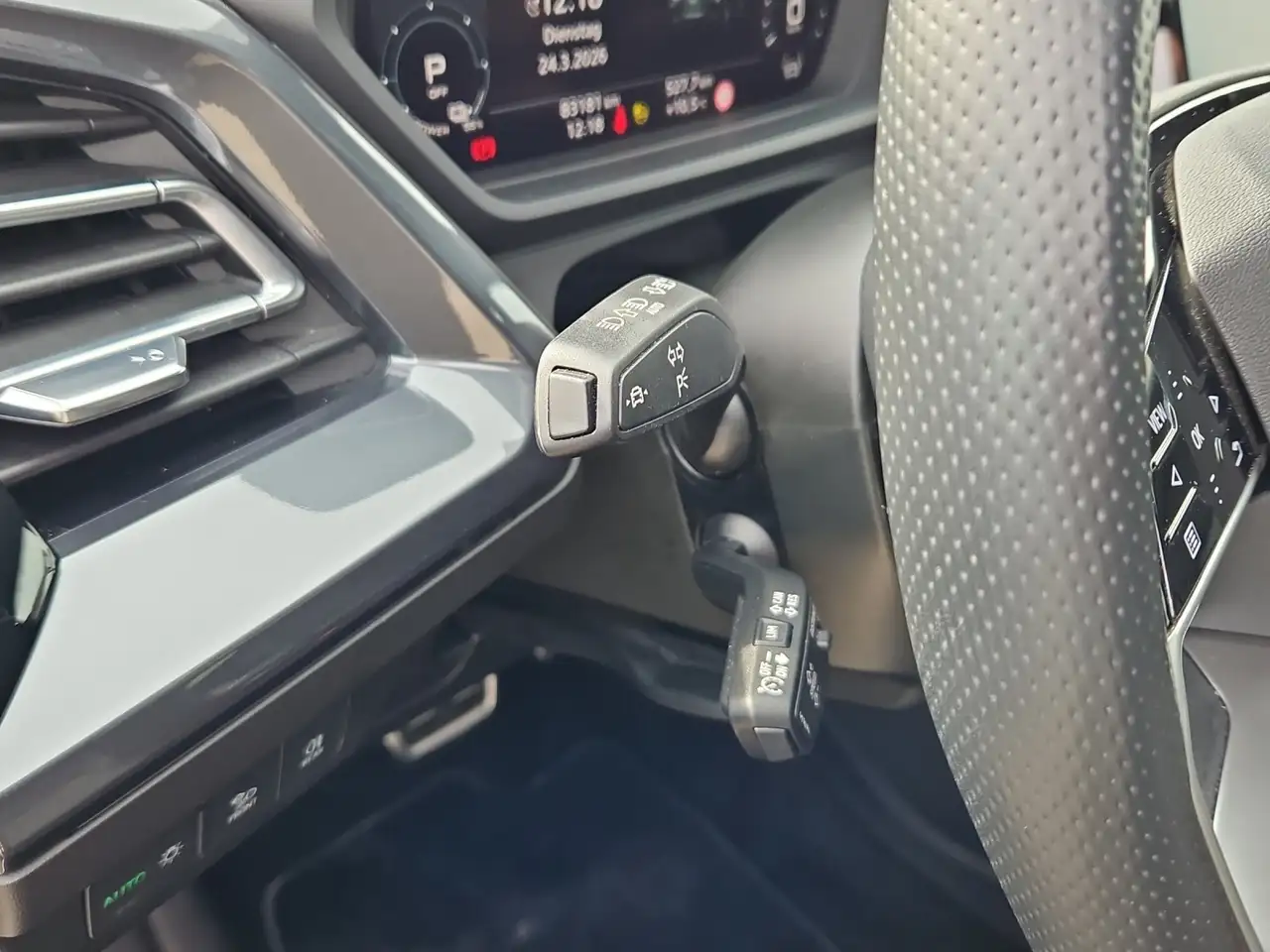 Audi Q4 e-tron 45 quattro S-line NaviPlus Matrix Pano AHK GRA ... 18