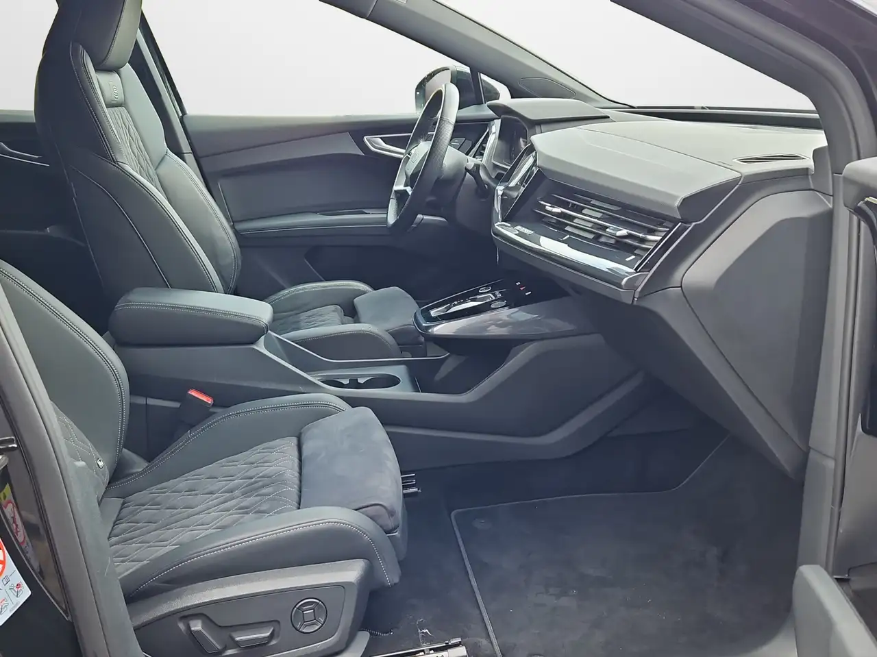 Audi Q4 e-tron 45 quattro S-line NaviPlus Matrix Pano AHK GRA ... 14