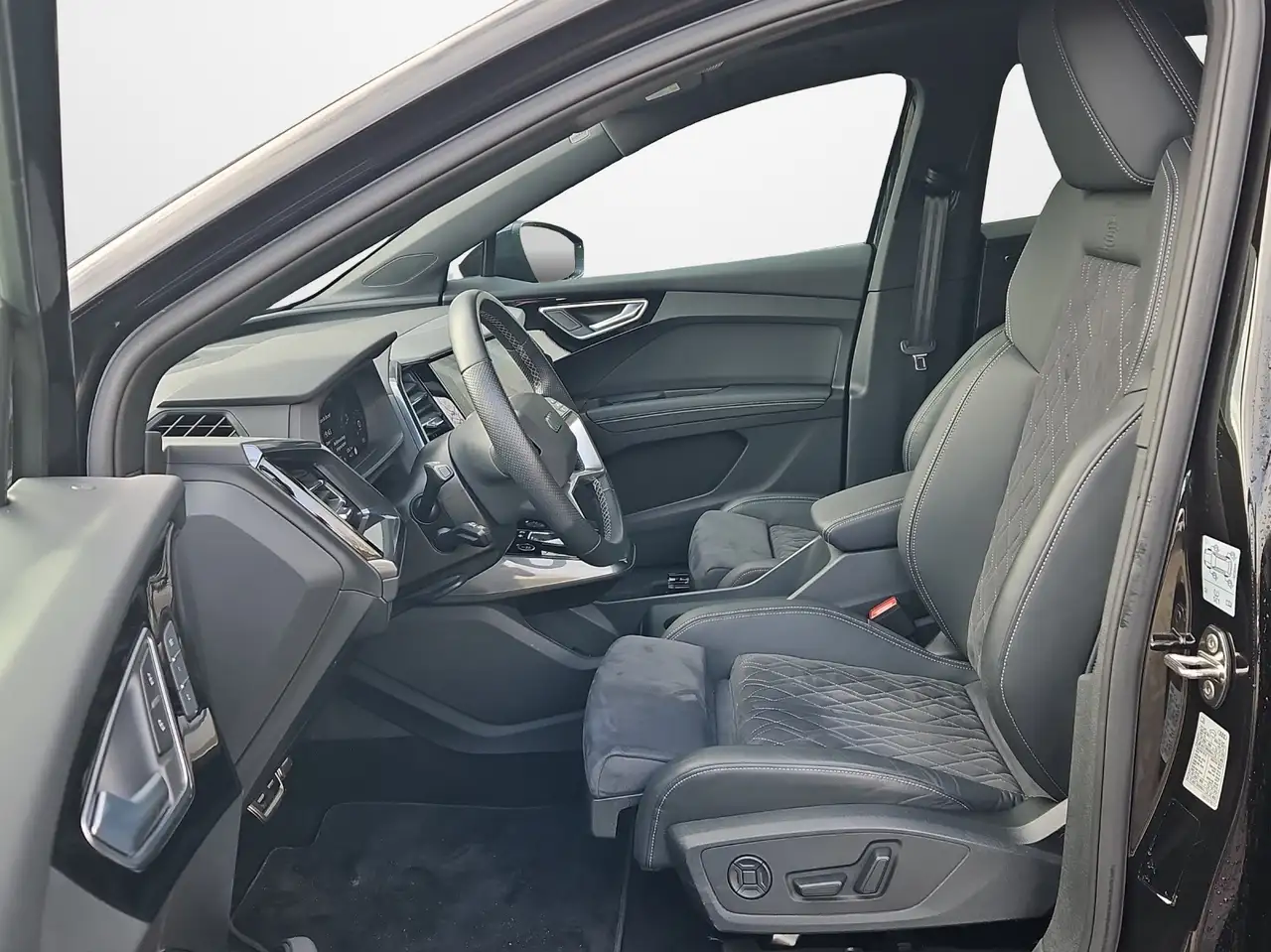 Audi Q4 e-tron 45 quattro S-line NaviPlus Matrix Pano AHK GRA ... 8