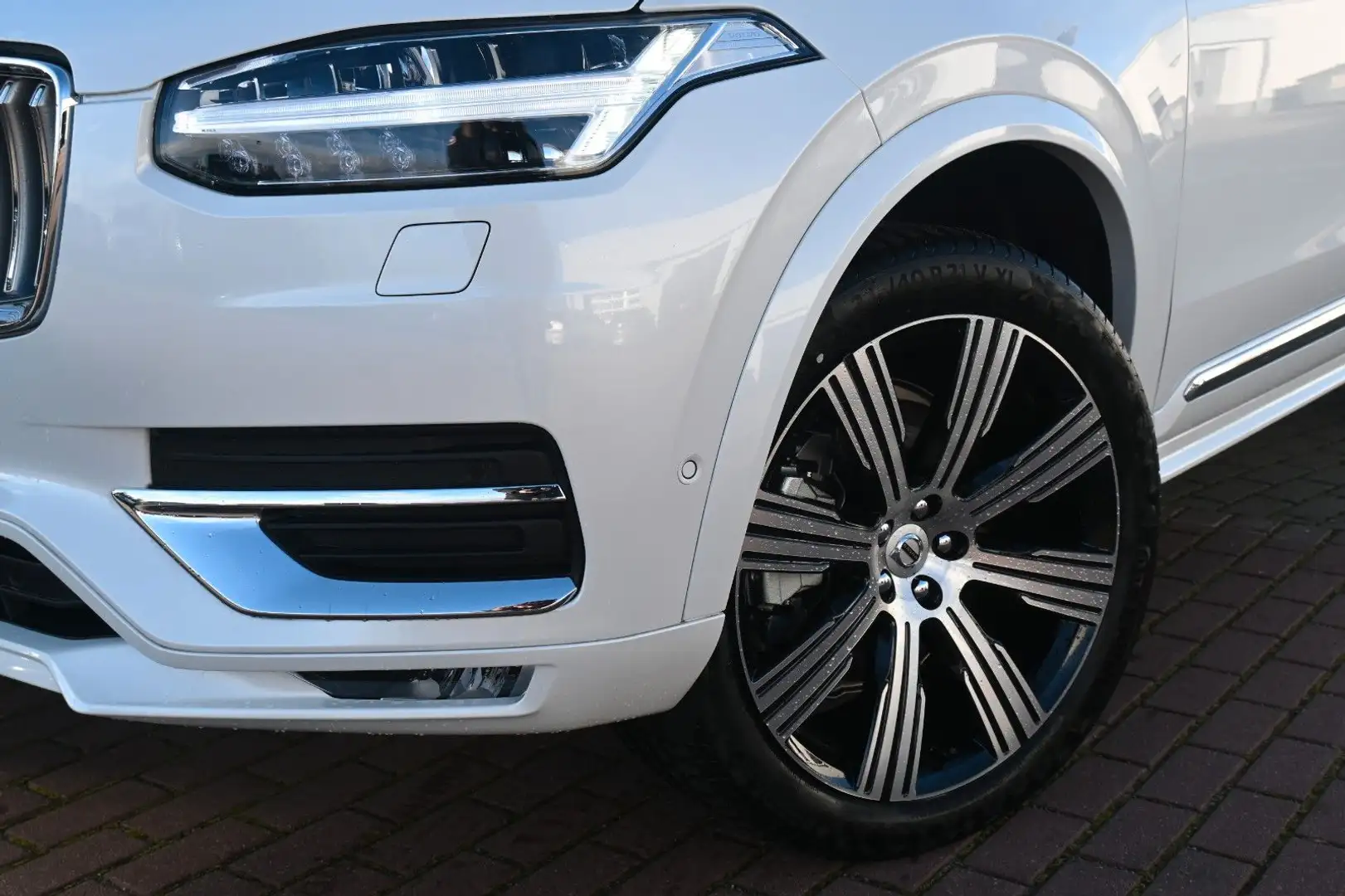 Volvo XC90 B5D AWD Ultimate Bright*PANO*STHZ*LUFT*AHK Weiß - 2