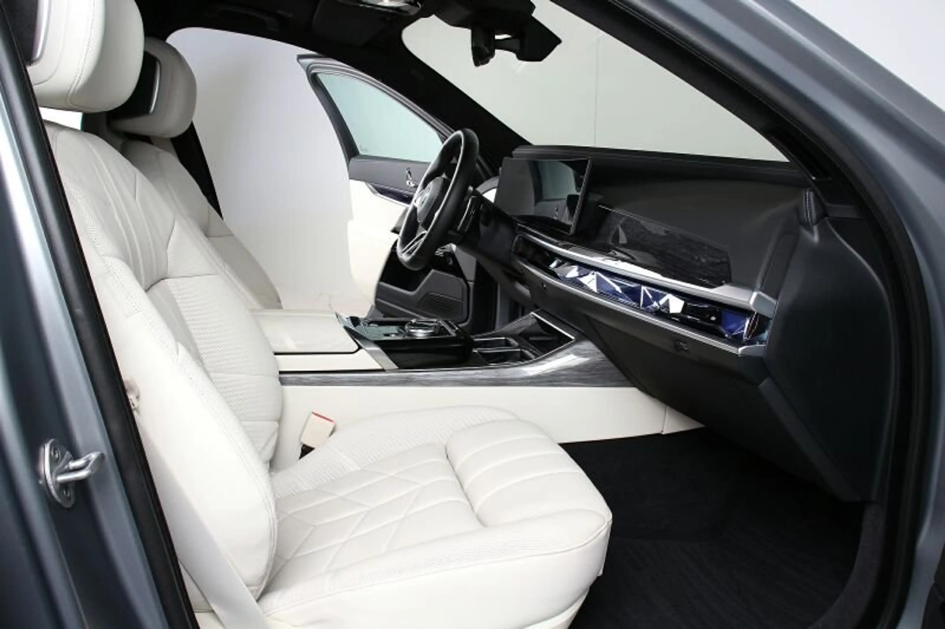 BMW 750 e xDr. M Sport NP 185090.- Fond Entertain — photo 7