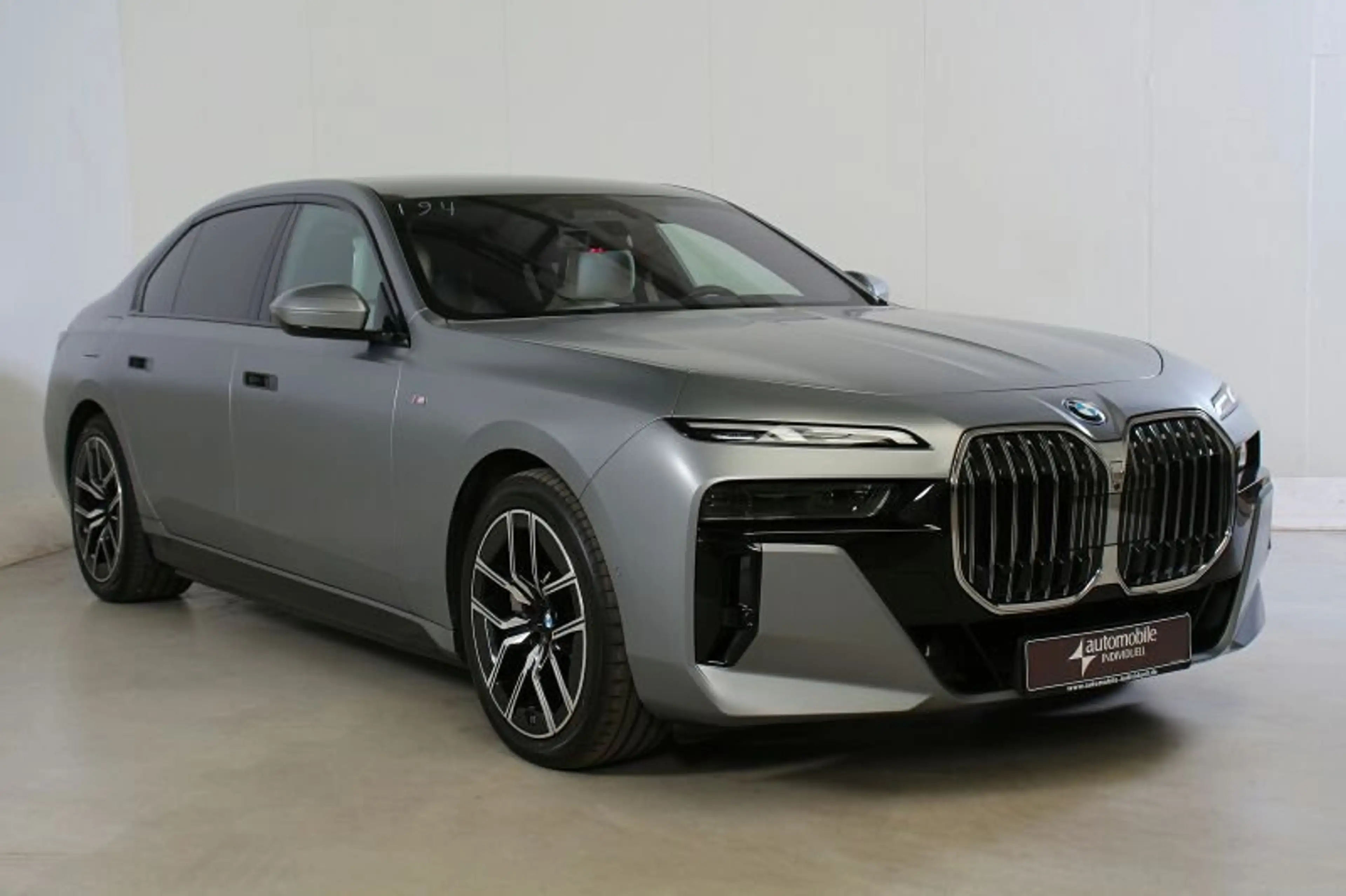 BMW 750 e xDr. M Sport NP 185090.- Fond Entertain — photo 3