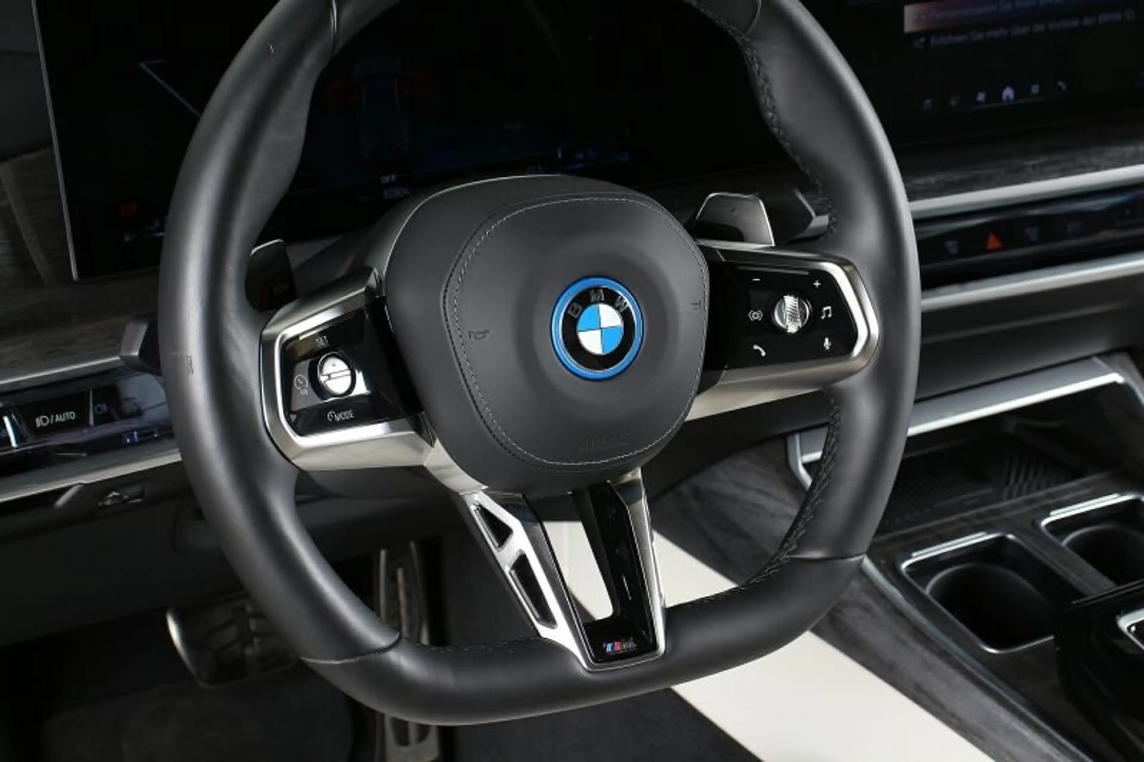 BMW 750 e xDr. M Sport NP 185090.- Fond Entertain — photo 13