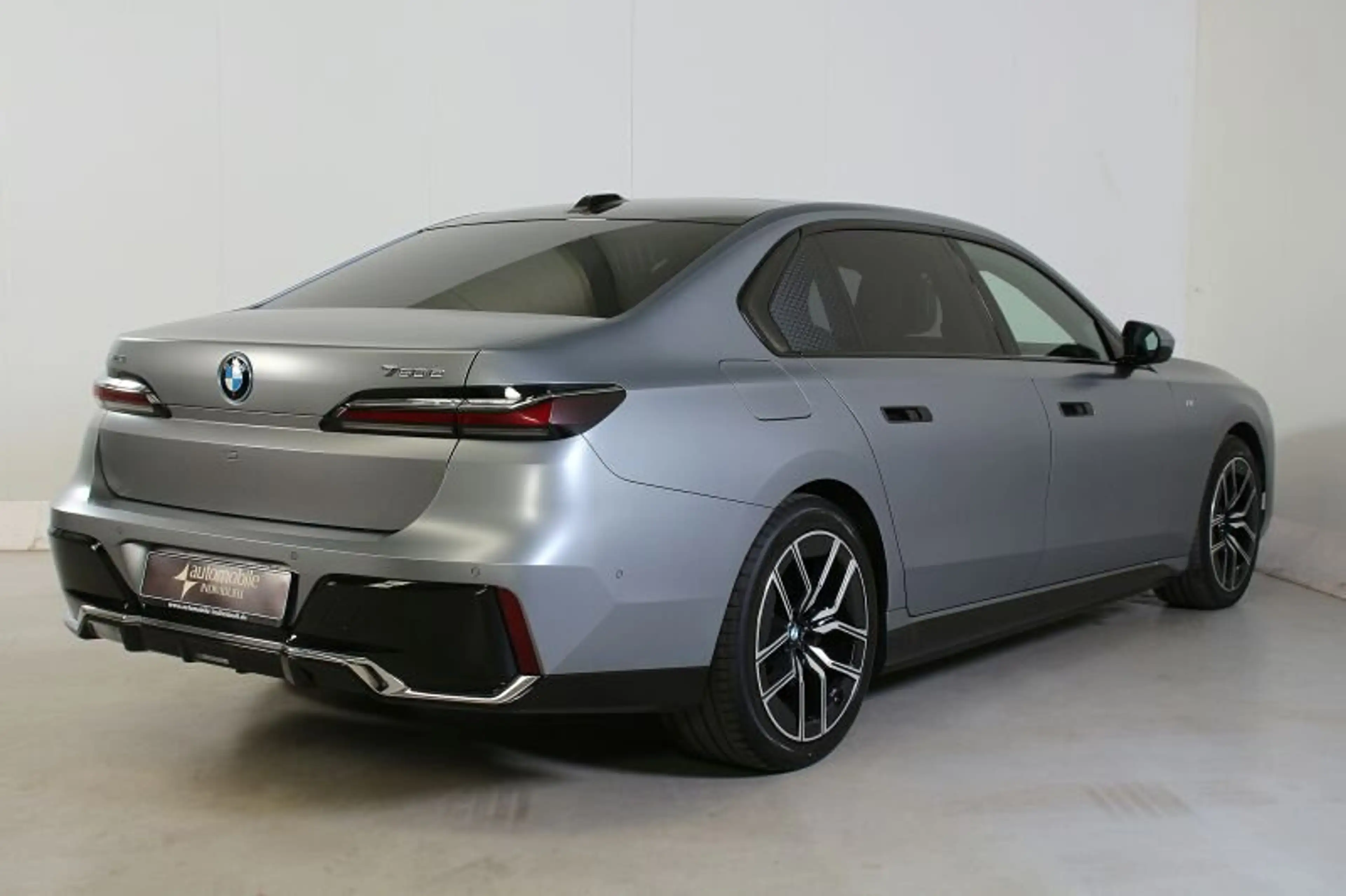 BMW 750 e xDr. M Sport NP 185090.- Fond Entertain — photo 5