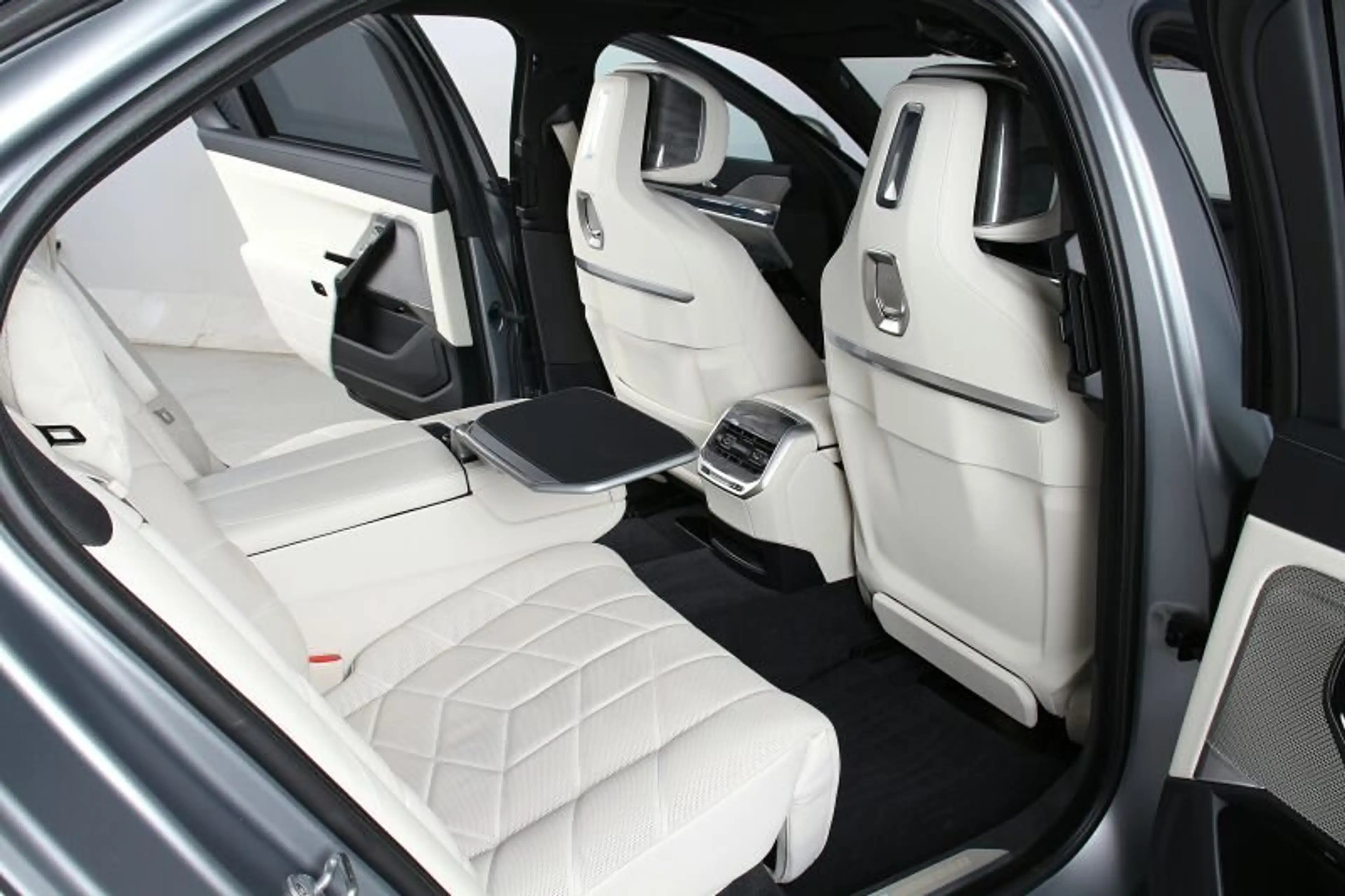 BMW 750 e xDr. M Sport NP 185090.- Fond Entertain — photo 8