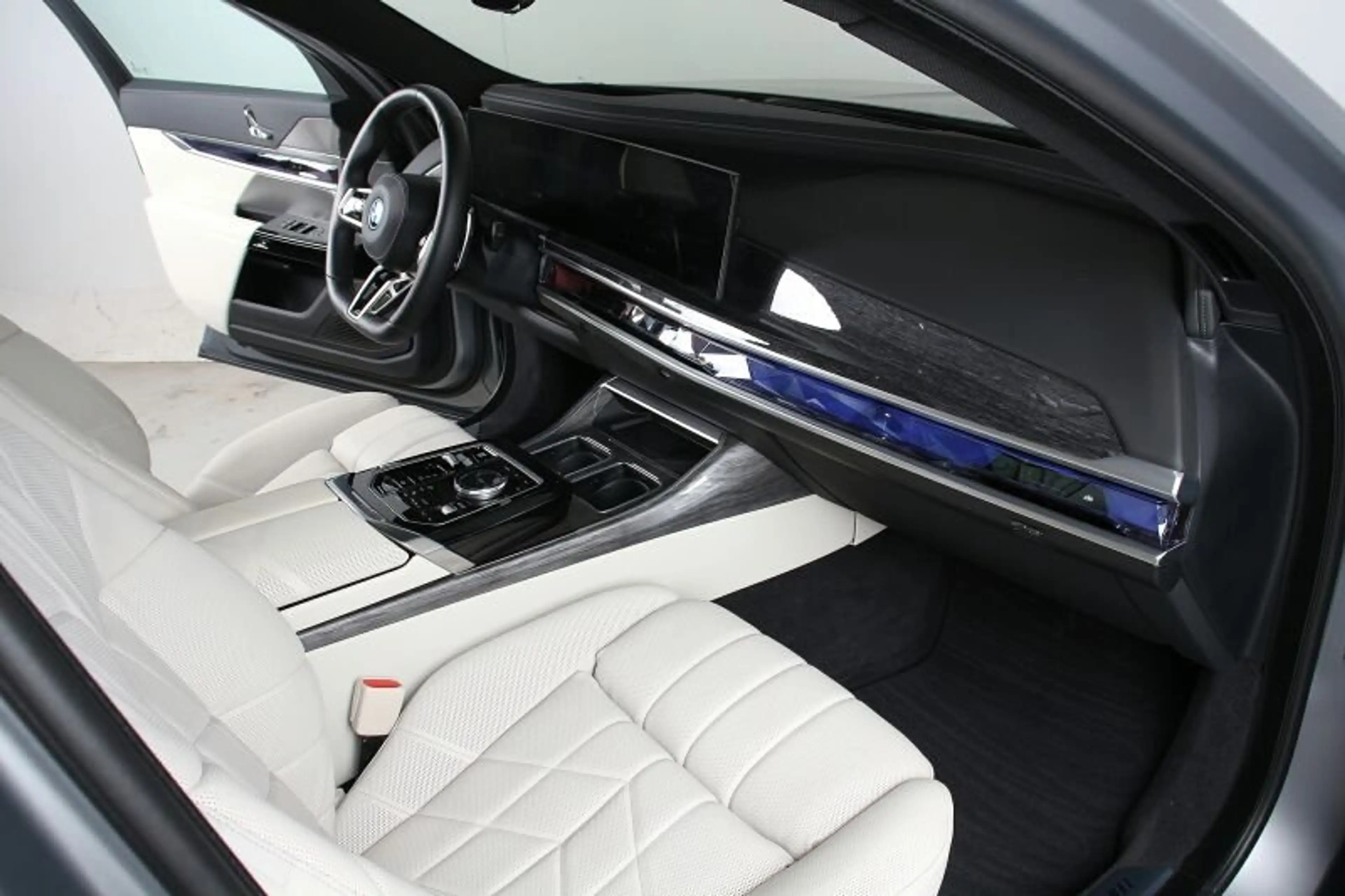 BMW 750 e xDr. M Sport NP 185090.- Fond Entertain — photo 6