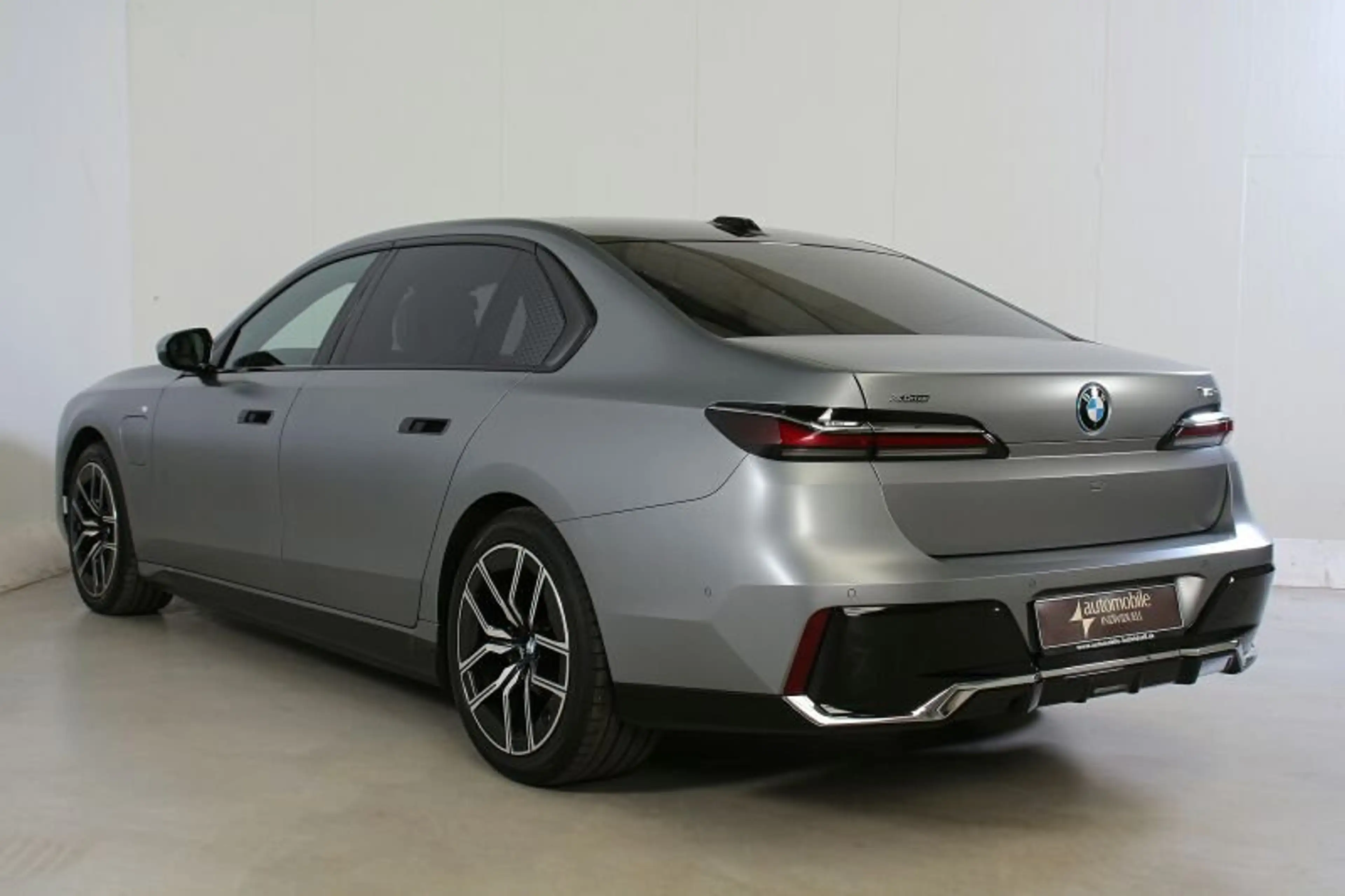 BMW 750 e xDr. M Sport NP 185090.- Fond Entertain — photo 4