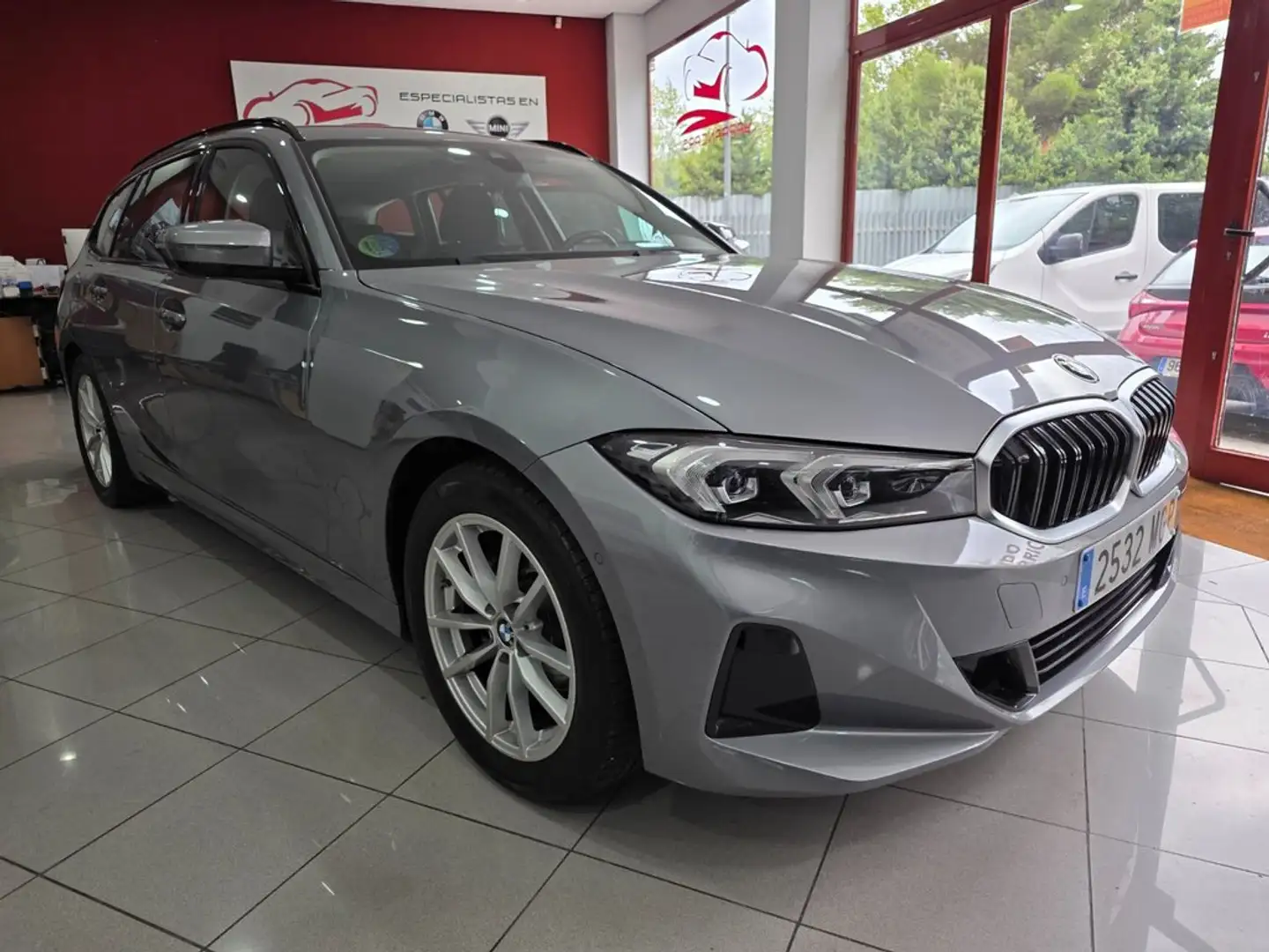 BMW 318 318d Auto.Touring Gris - 1