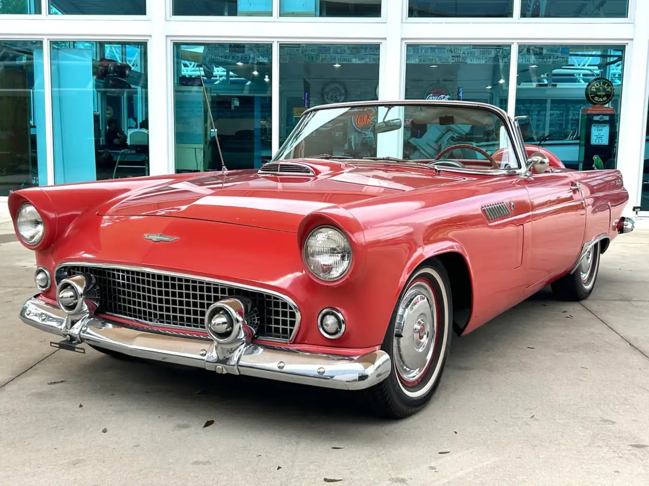 Ford Thunderbird Base, foto 1