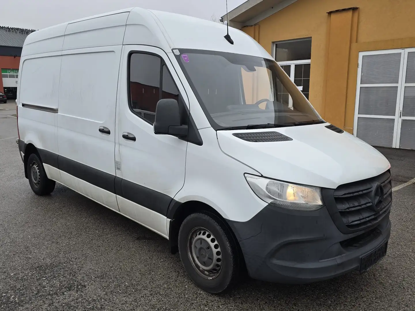 Mercedes-Benz Sprinter Front 211 CDI 3,0t / 3.924 mm Weiß - 2