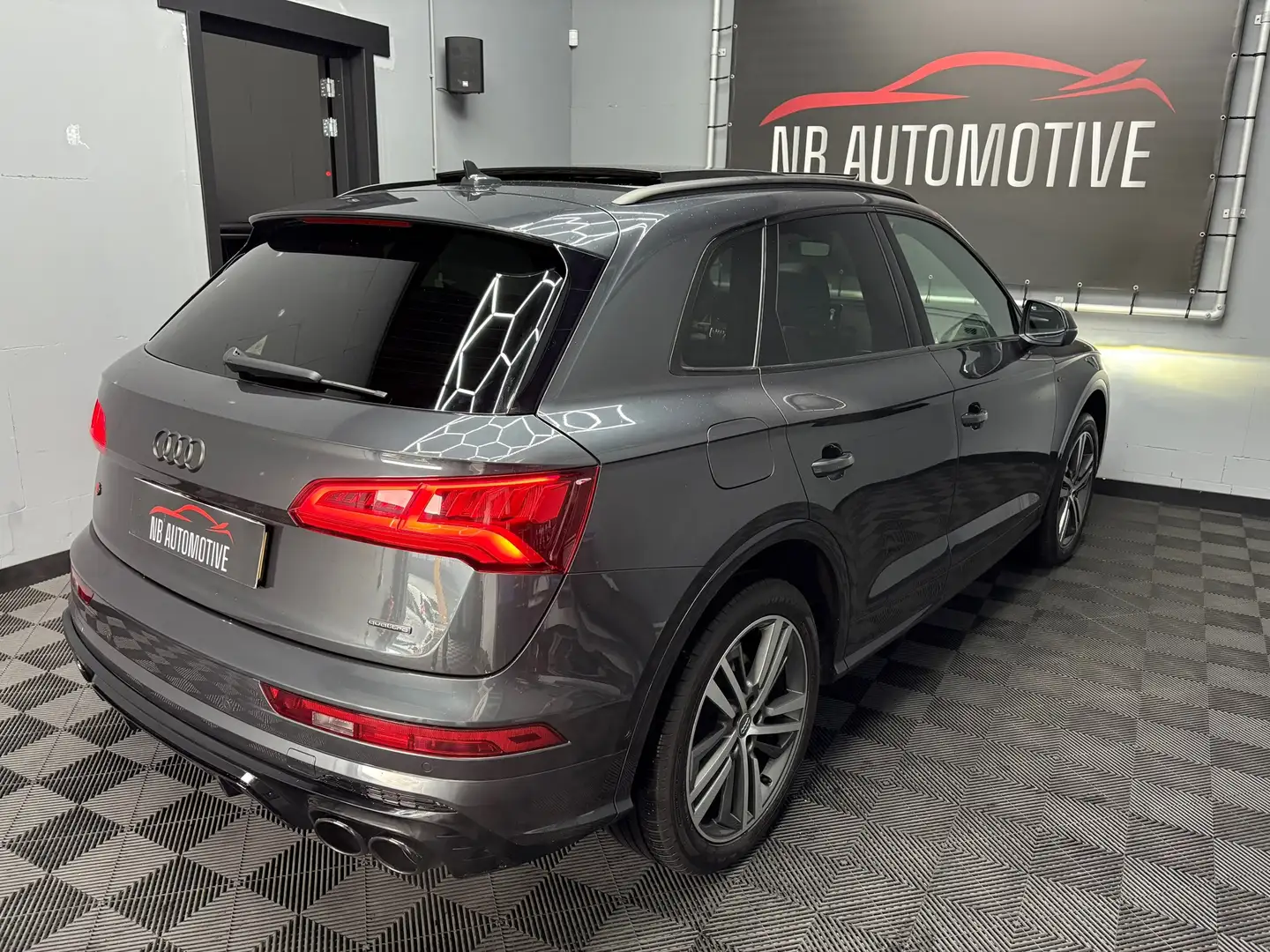 Audi Q5 55 TFSI e Quattro Competition S-line Grau - 2