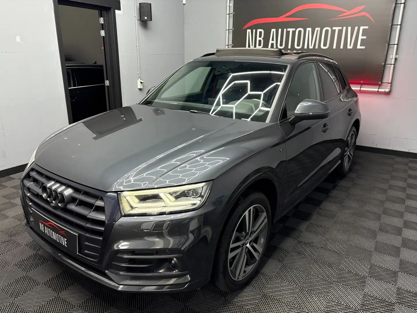 Audi Q5 55 TFSI e Quattro Competition S-line Grau - 1