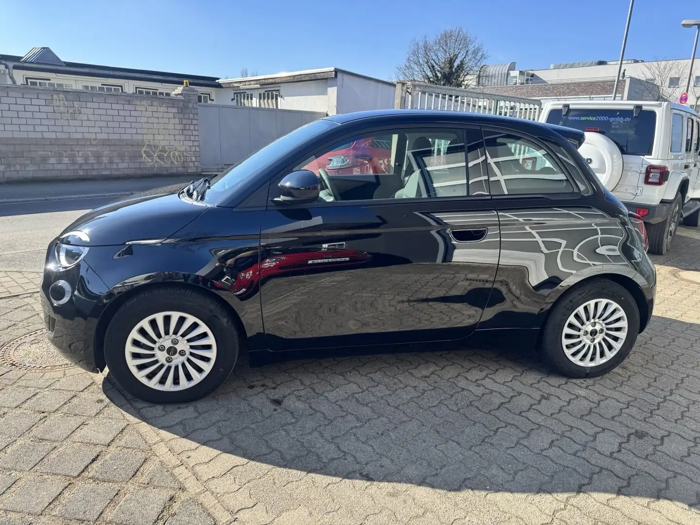 Fiat 500e Schwarz - 2