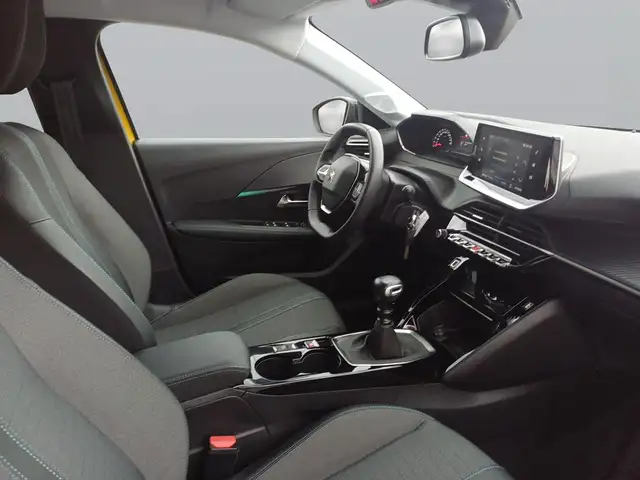 Peugeot 208 view 11