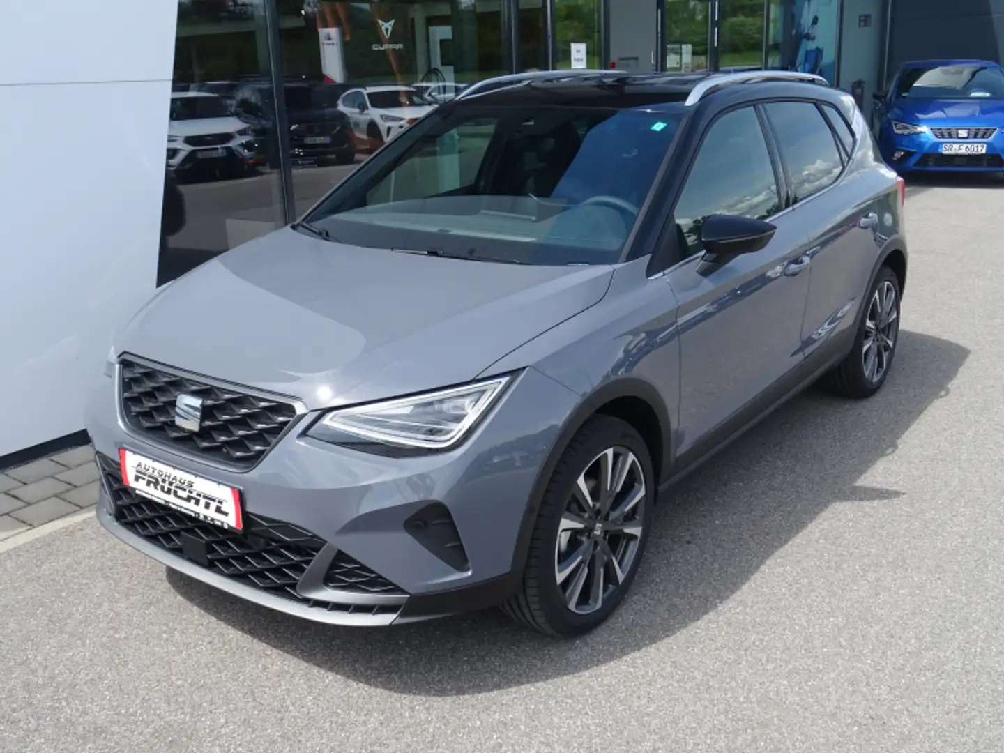 SEAT Arona Arona 1.5 TSI FR Anniversary Edition DSG 150PS AHK Zwart - 2