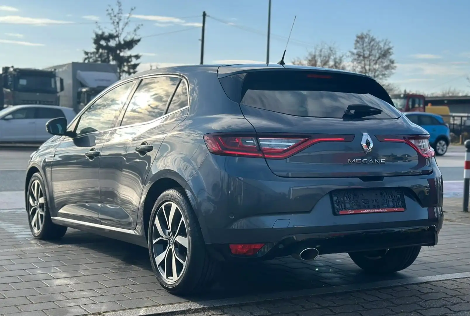 Renault Megane IV BOSE / Head Up / Massage / KD Grau - 2