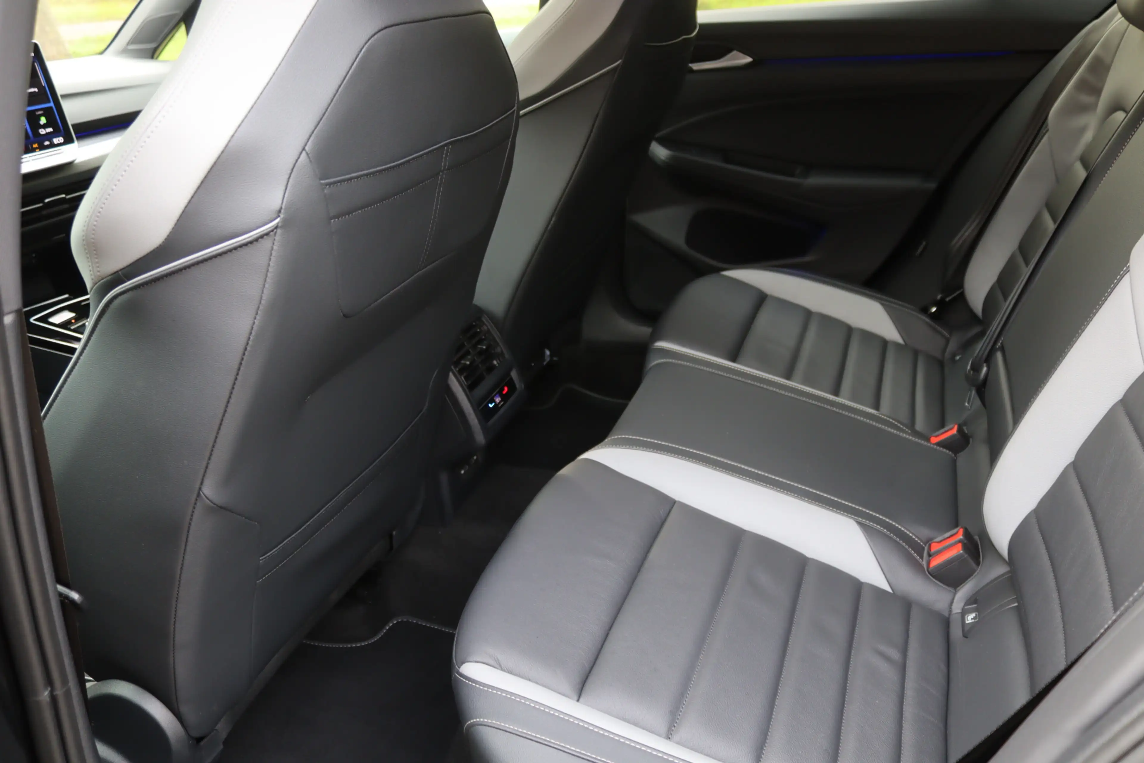 Volkswagen Golf GTE 1.5 eHybrid 272pk Pano/Leder/IQ.Light/360/Headup/D — photo 32