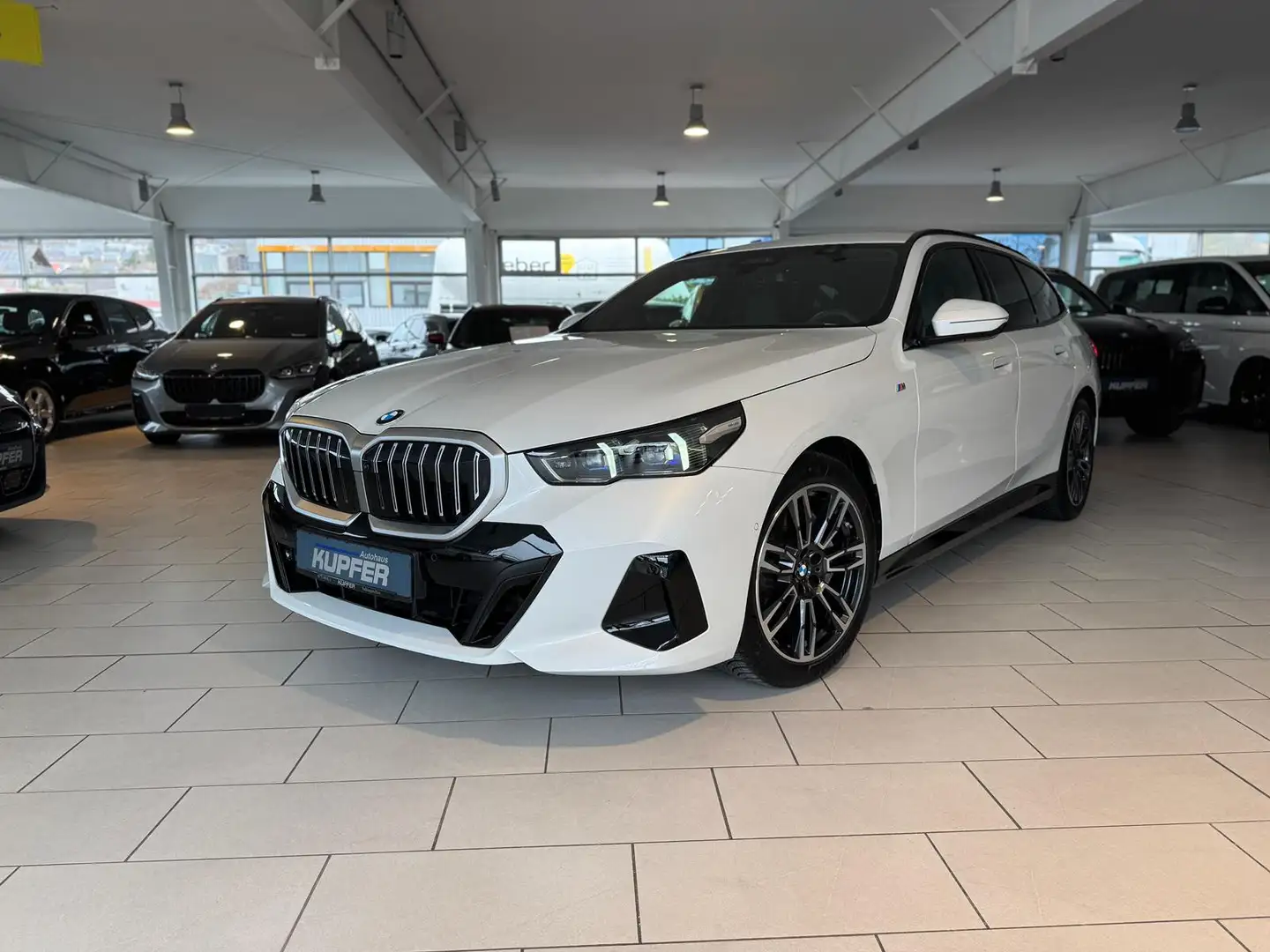 BMW 540 dxDrive Tour°M Sportp. AHK°ACC°Bow.&W-ACC+AB Blanc - 1