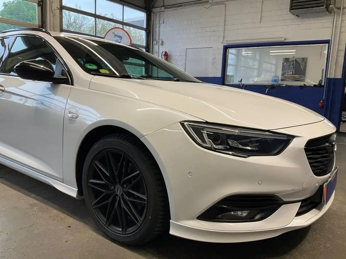 Opel Insignia Insignia Sports Tourer 2.0 BiTurbo Diesel 4x4 AutU Blanc - 1